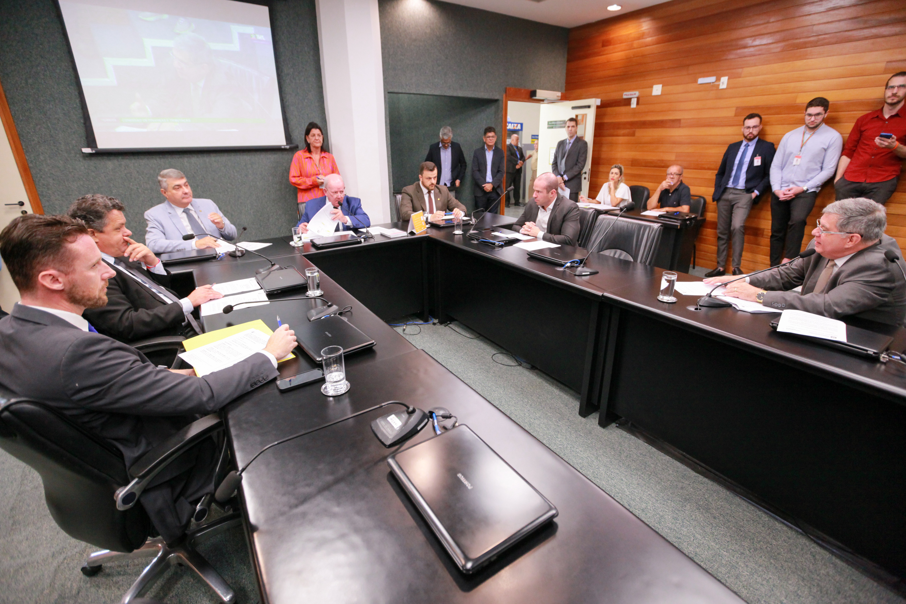 - Comissão de Finanças e Tributação