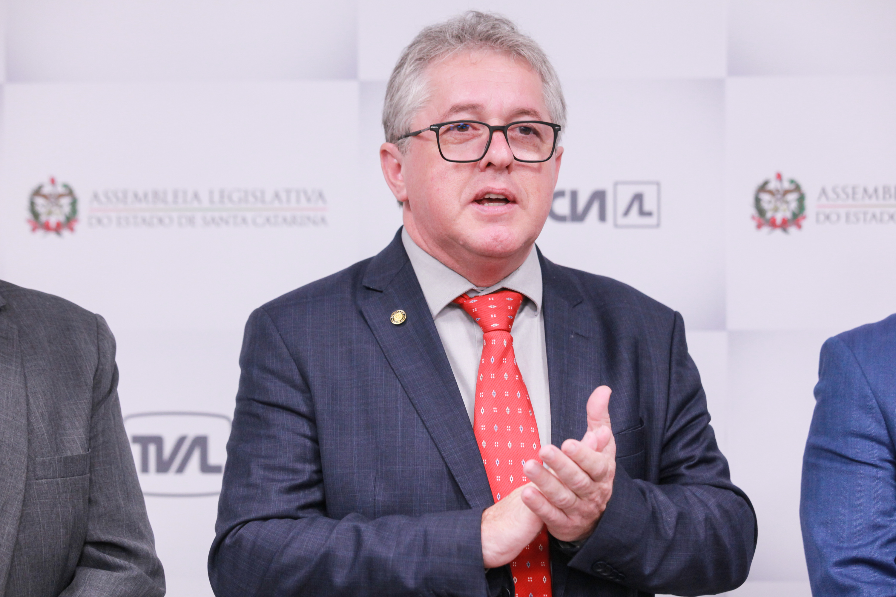 - Deputado Tiago Zilli (MDB)