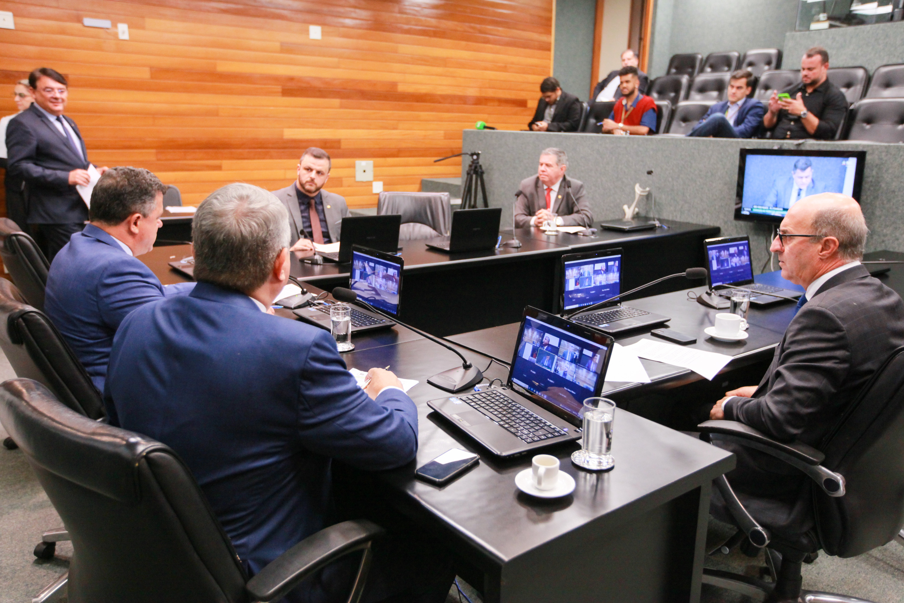 - Comissão de Trabalho, Administração e Serviço Públicos