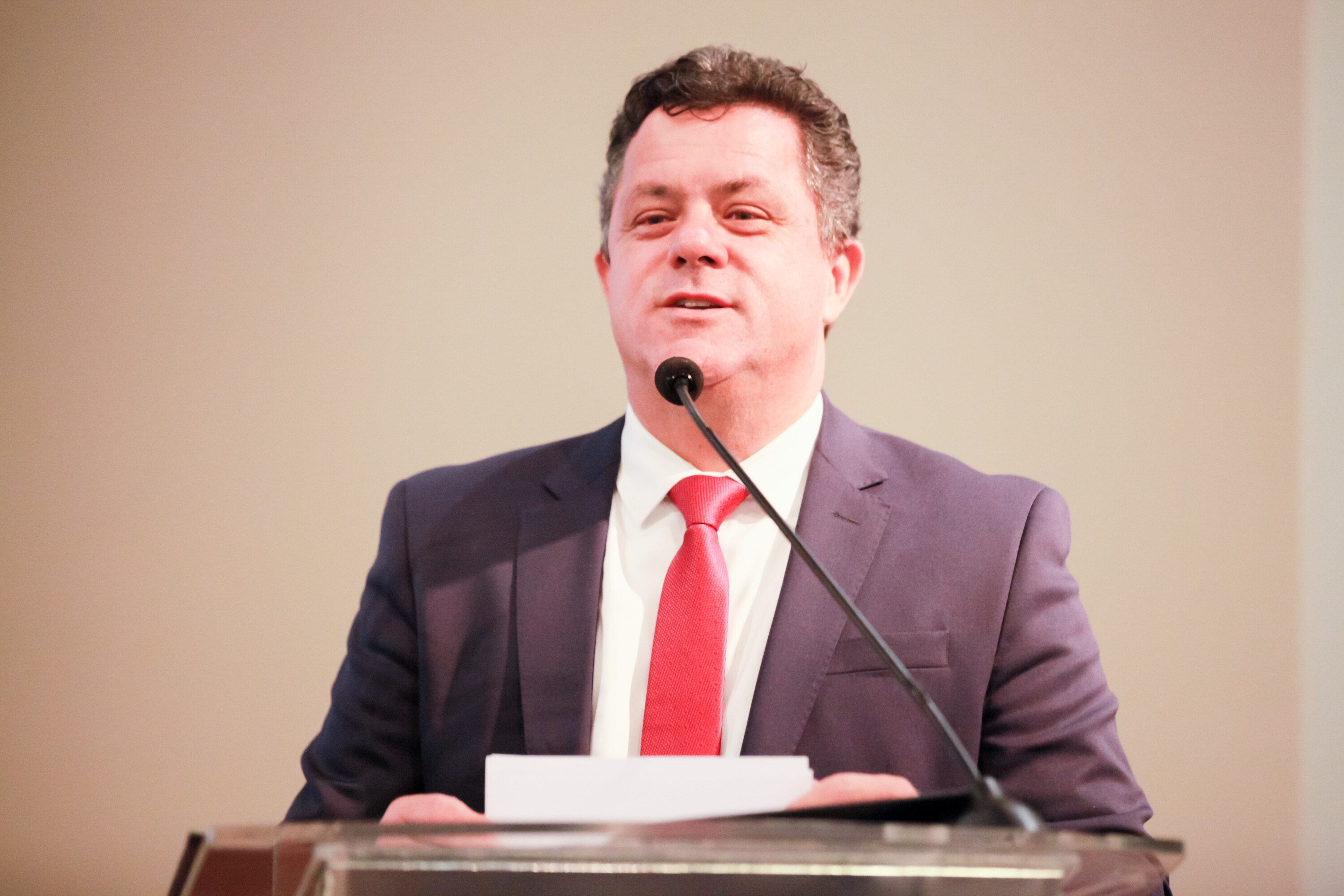 Deputado Ivan Naatz (PL), proponente da homenagem e autor do PL que criou o Dia Estadual do Terapeuta Capilar e do Tricologista.