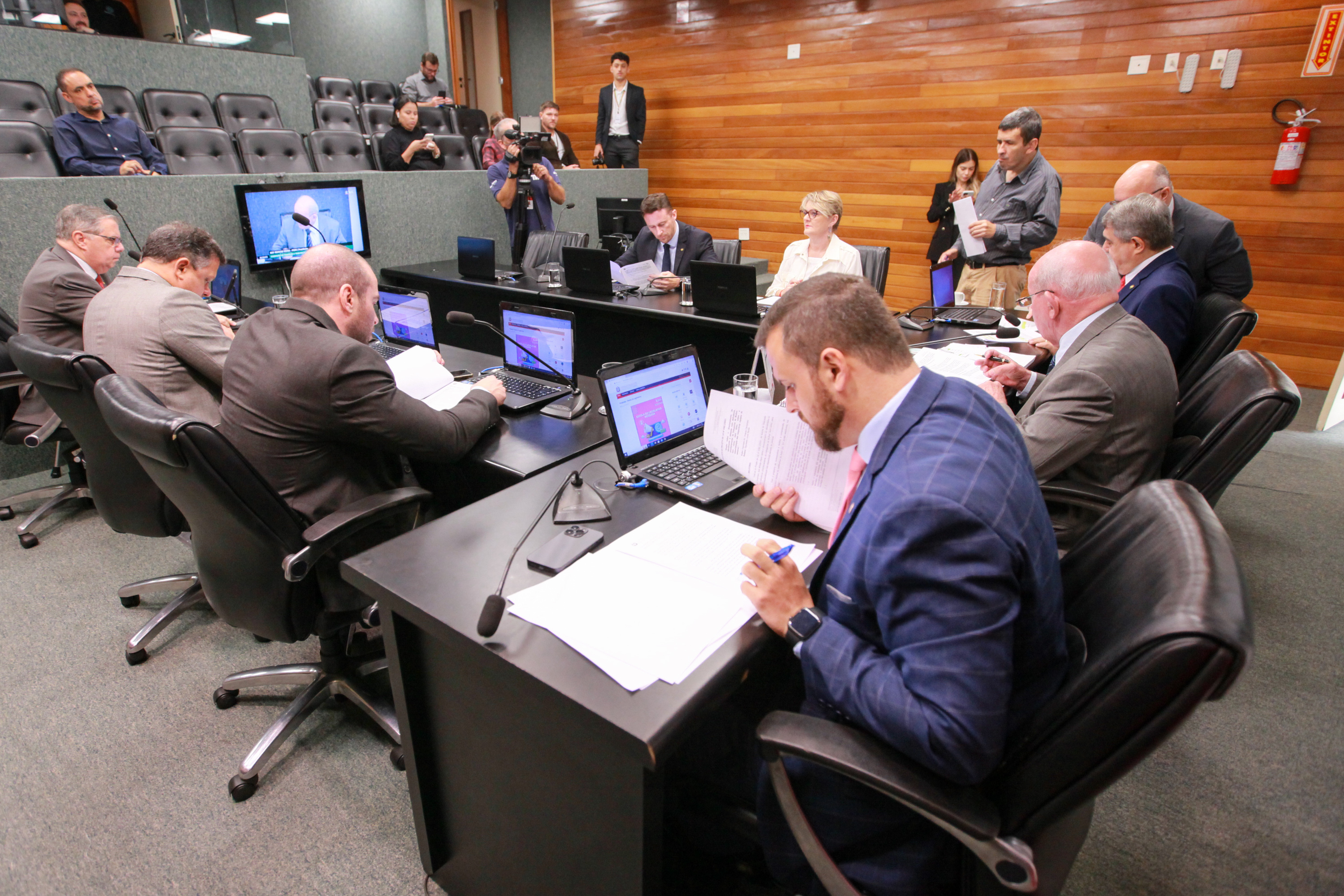 - Comissão de Finanças e Tributação