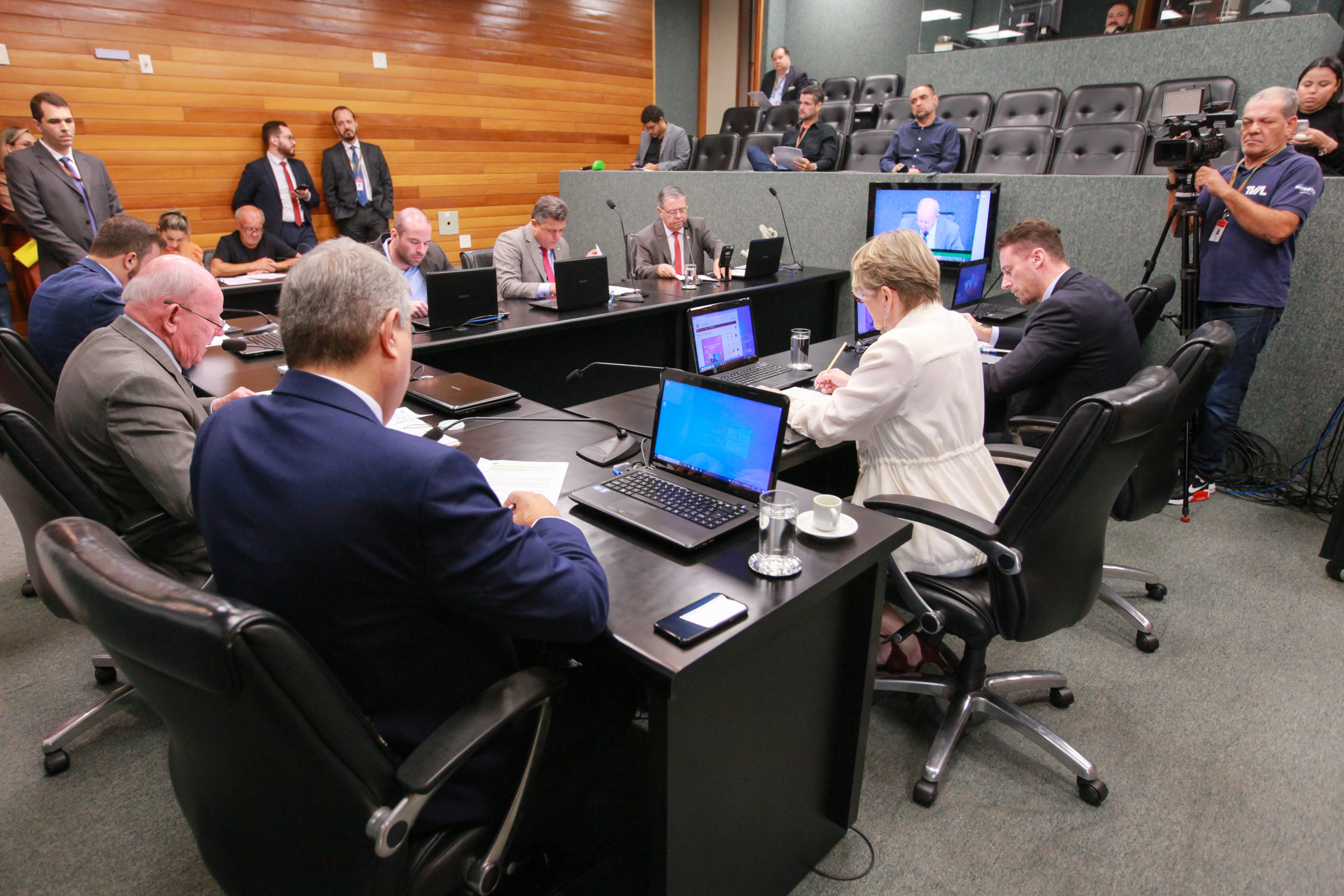 - Comissão de Finanças e Tributação