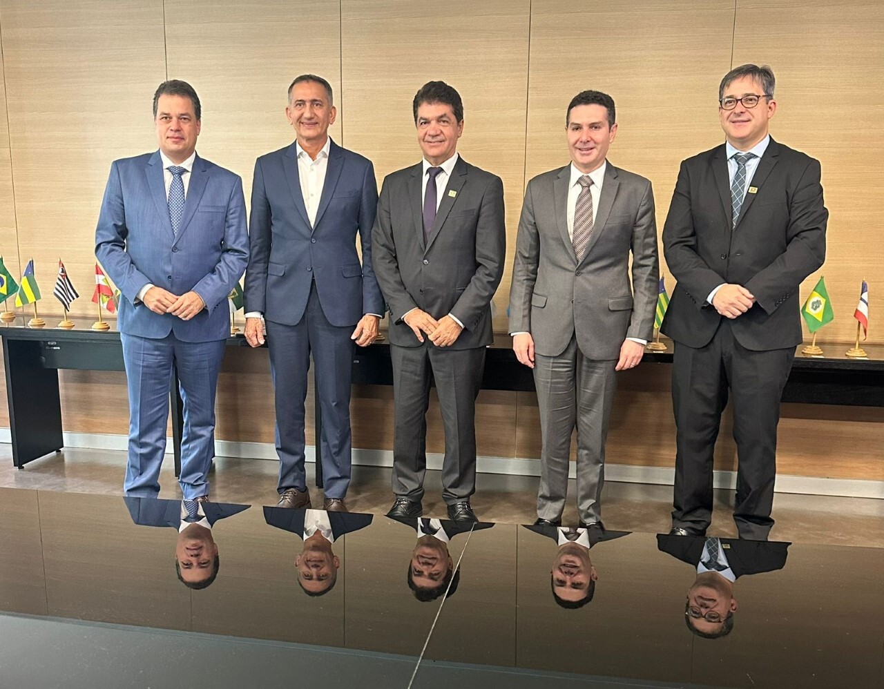 Deputado Minotto e prefeito Salvaro com autoridades