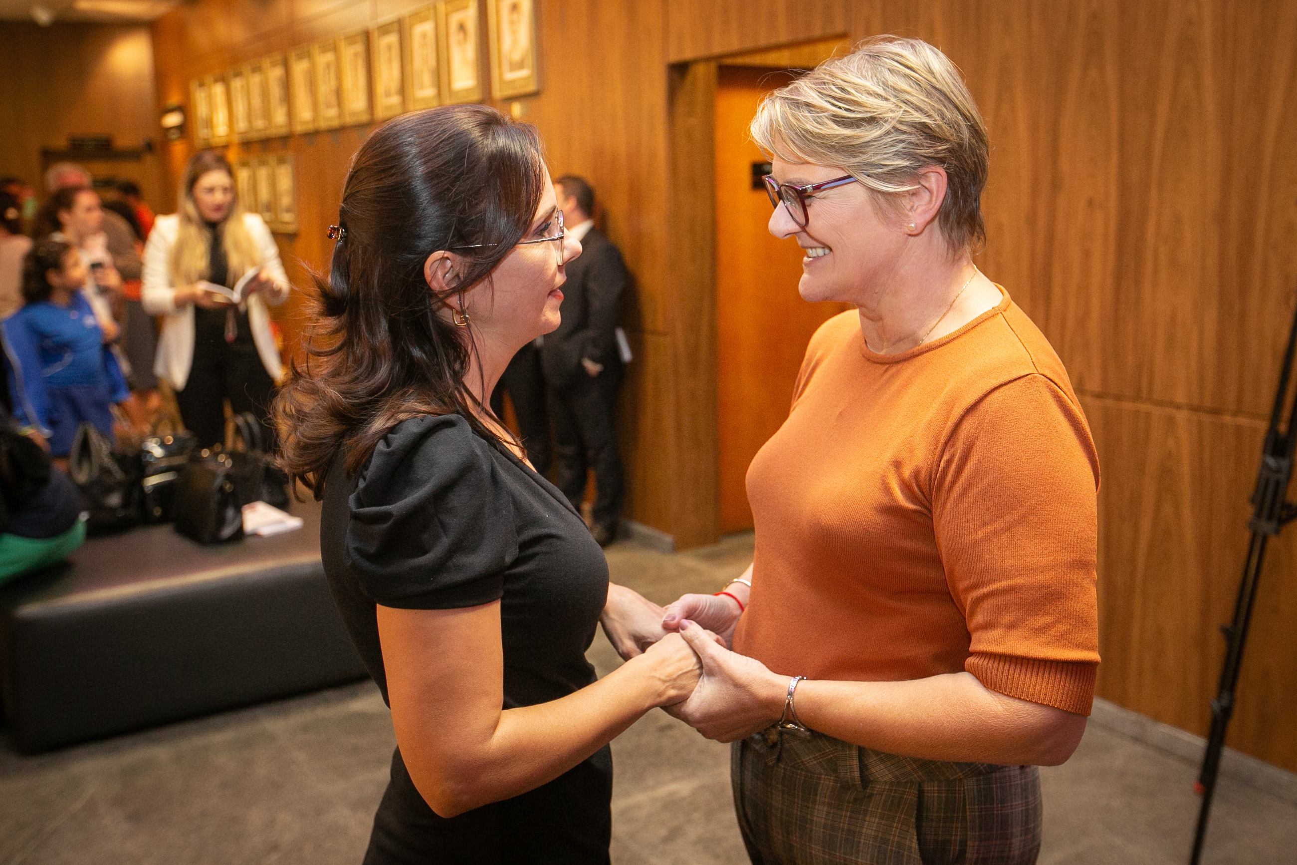 Autora Tammy Fortunato e Deputada Luciane Carminatti (PT)