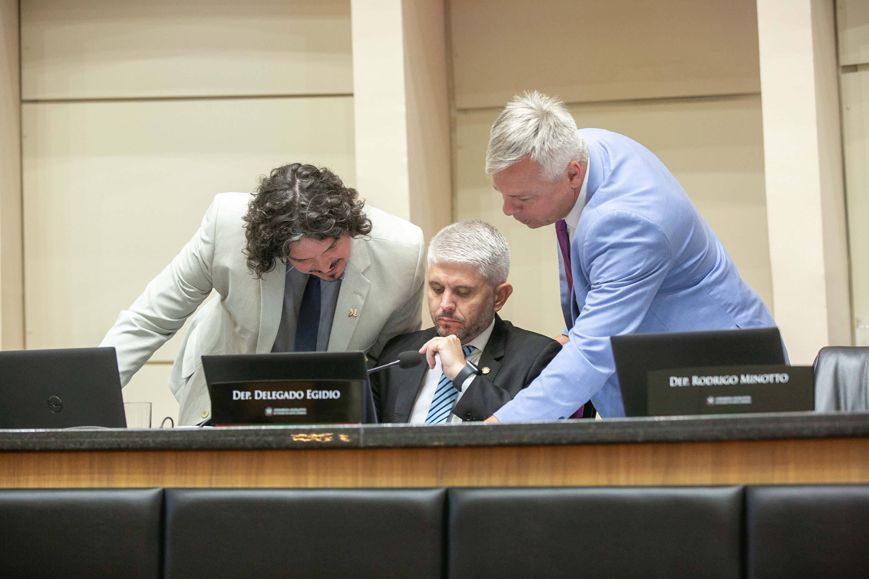 Deputado Marquito (PSOL), Deputado Delegado Egídio Ferrari (PL) e Deputado Fabiano da Luz (PT)