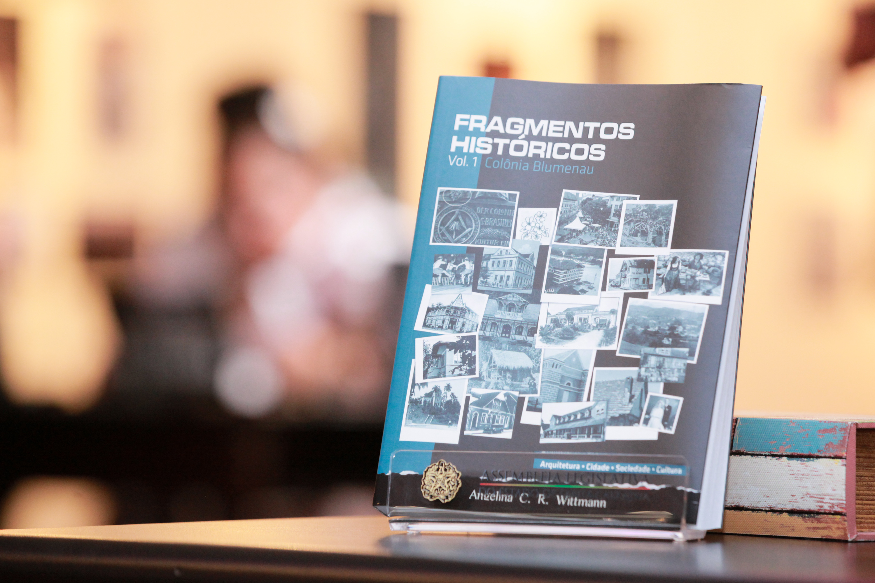 Lançamento Literário “Fragmentos Históricos – Vol.1. Colônia Blumenau”, da autora Angelina Wittmann
