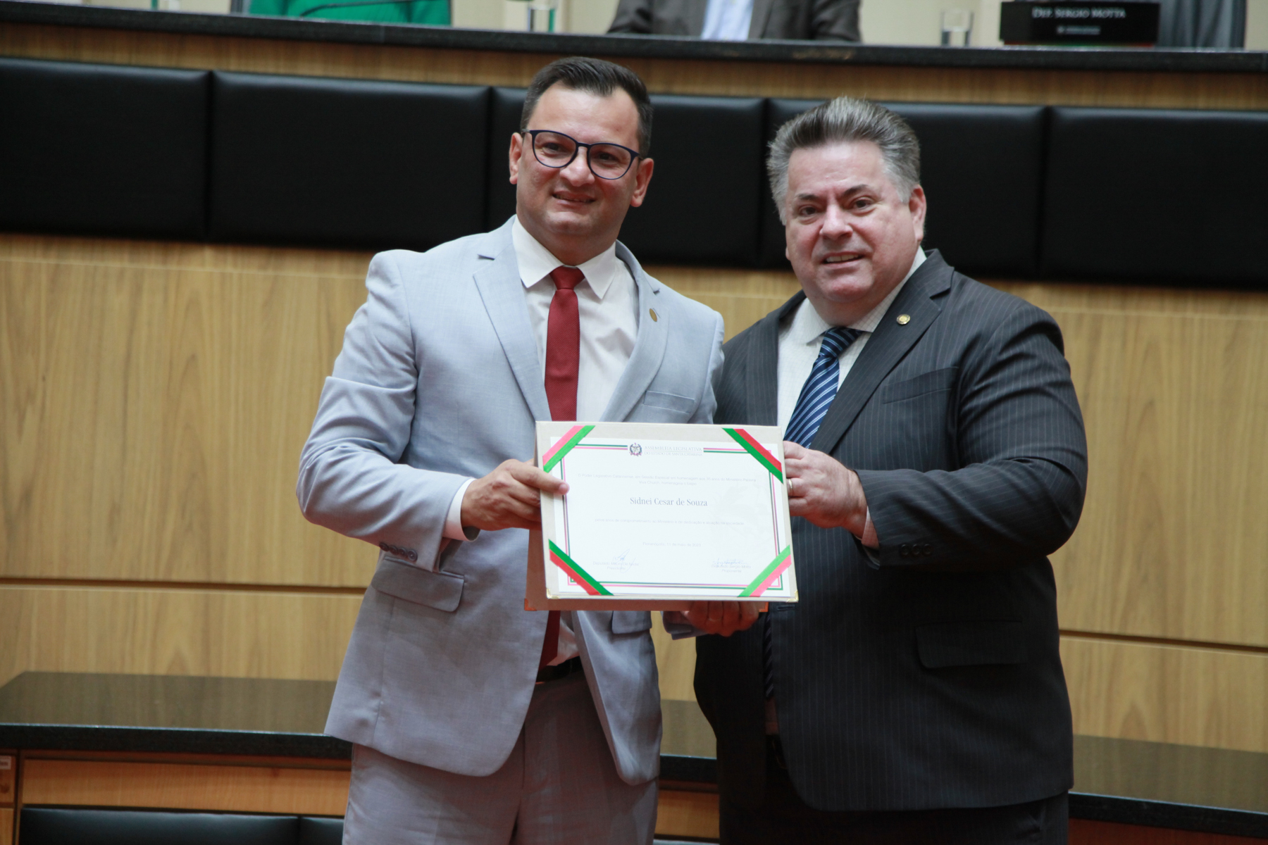 Sessão Especial em homenagem aos 35 anos do Ministério da Palavra Viva Church