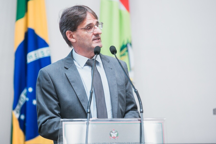 Deputado Neodi Saretta.
