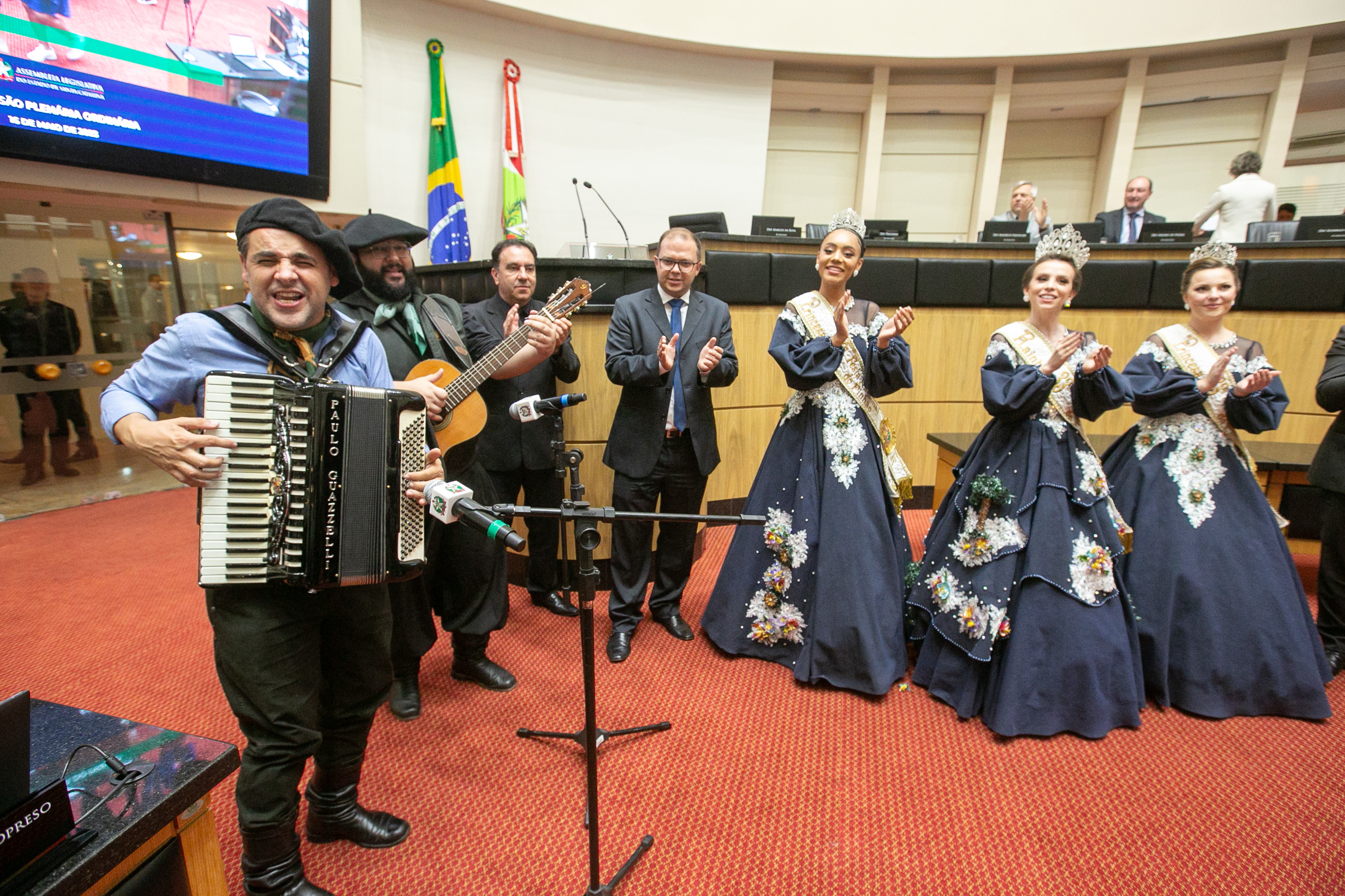 INTERRUPÇÃO DA SESSÃO – Festa do Pinhão