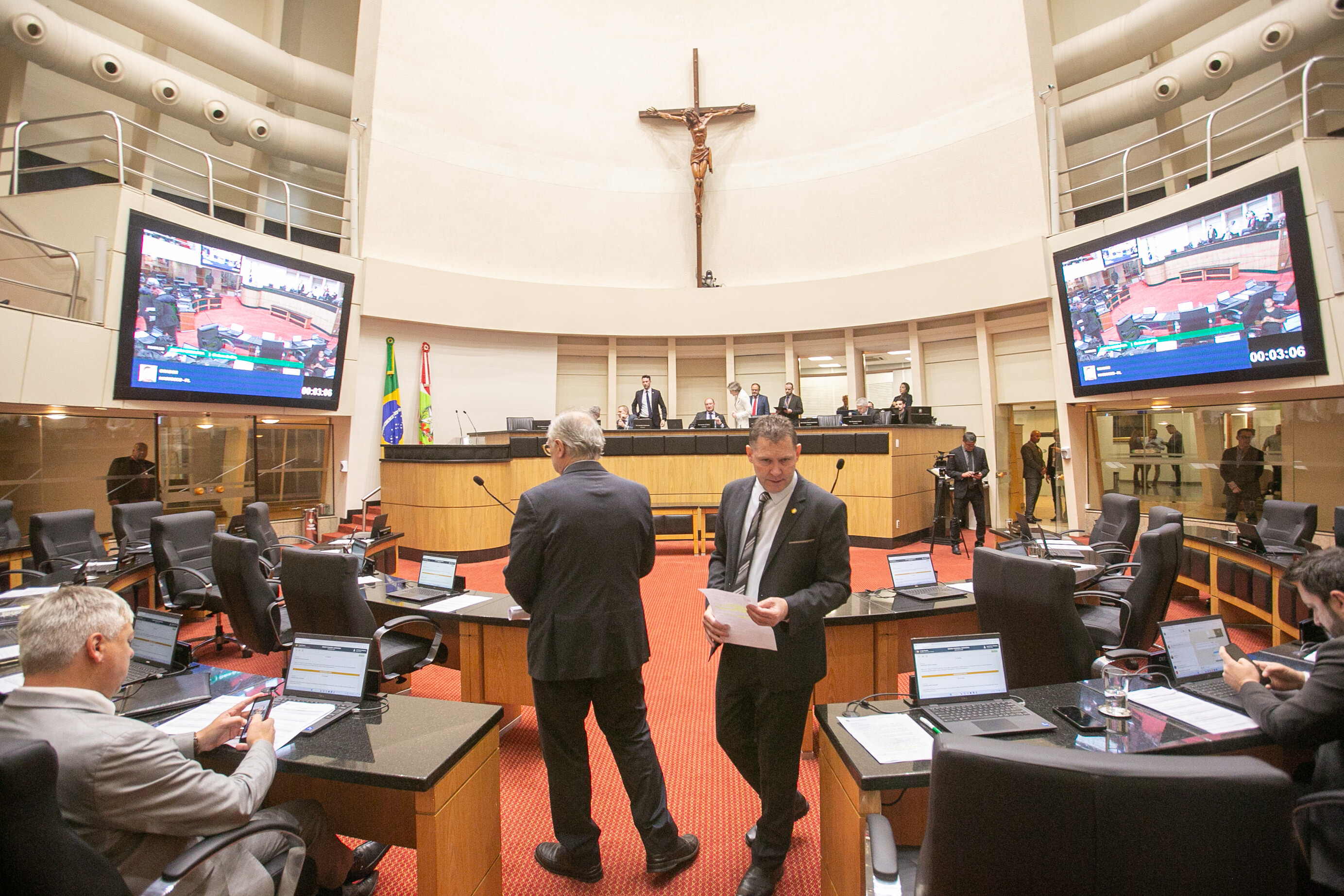 Prisão de prefeitos e CPI do MST repercutem na Assembleia