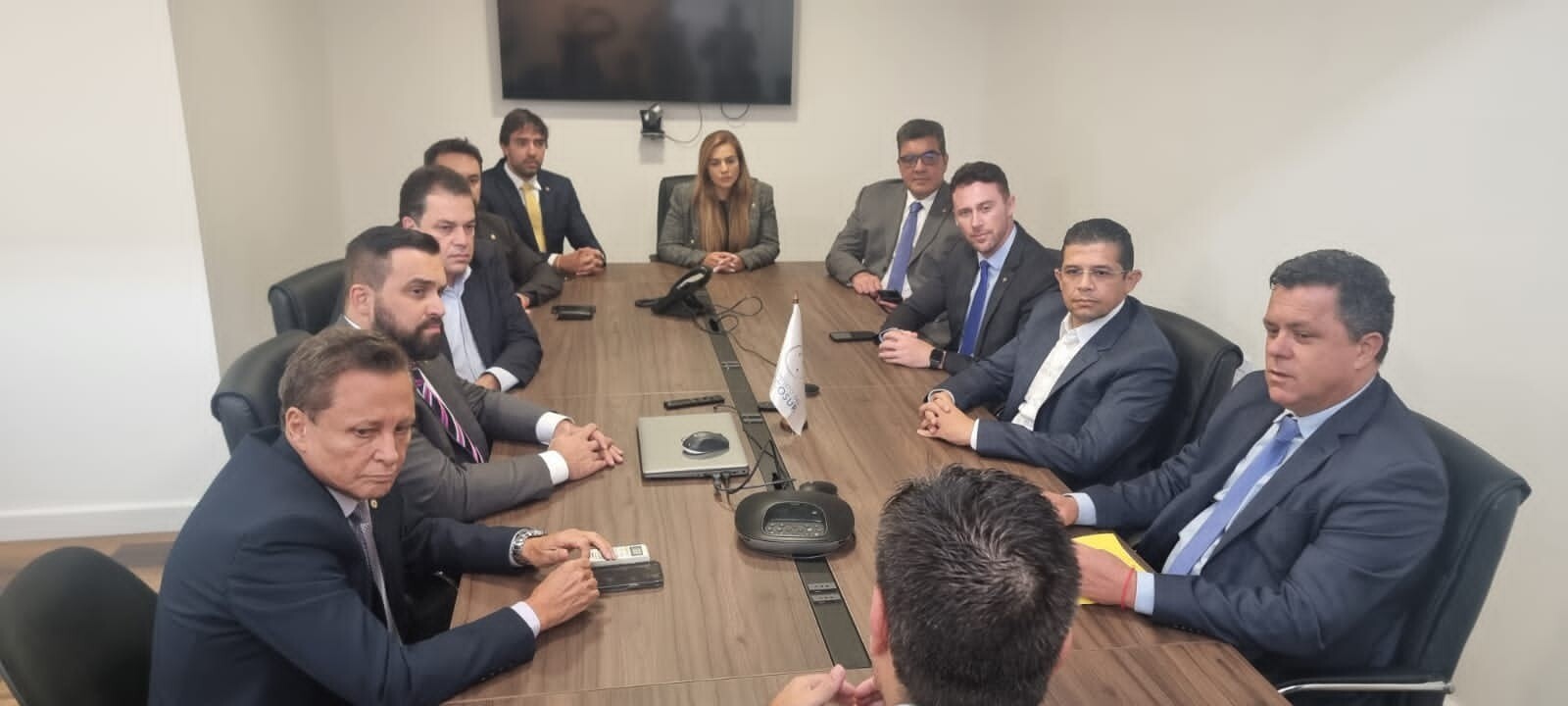 Foto – Deputado Ivan Naatz (PL) coordenou missão à sede do Parlasul, no Uruguai. ( Divulgação).