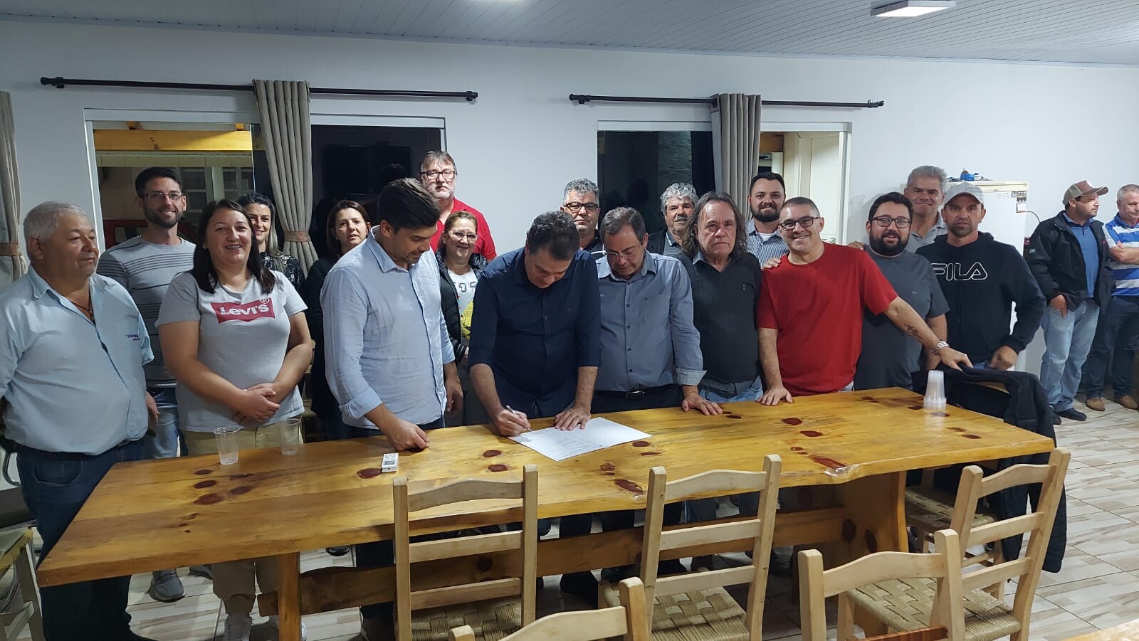 Deputado Rodrigo Minotto e lideranças de Lebon Régis