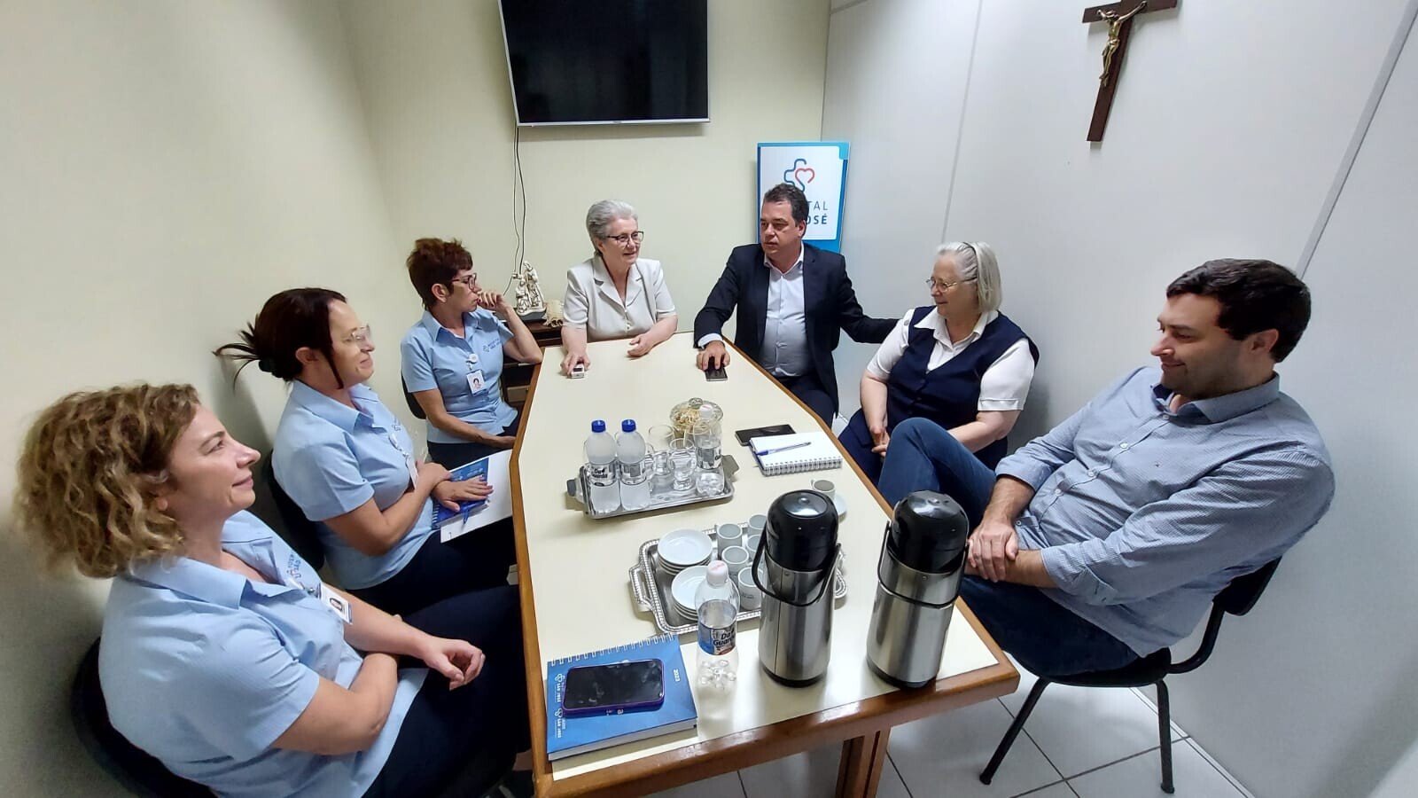 Deputado Rodrigo Minotto e dirigentes do Hospital São José