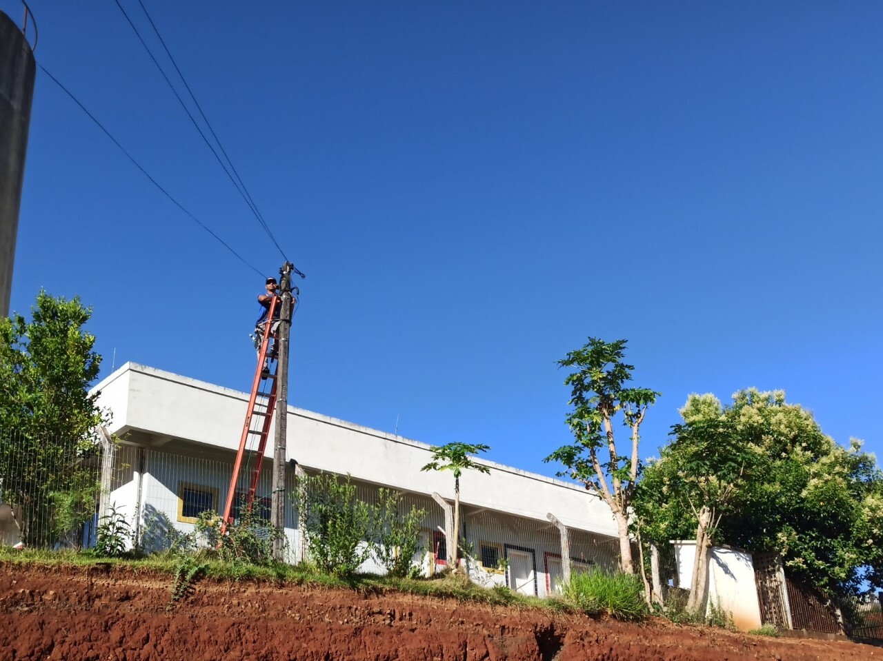 Escolas de Entre Rios têm 100% da estrutura interna e externa preparada para uso da internet e aguarda apenas a chegada dos equipamentos FOTO: Ascom E
