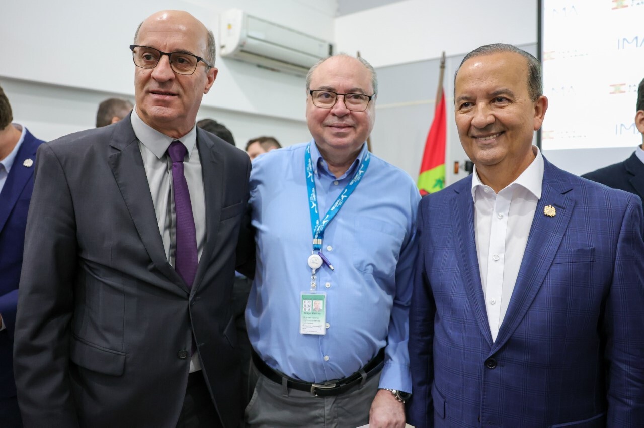 Deputado José Milton Scheffer, presidente do Porto de Imbituba, Luís Antônio Braga Martins, e governador Jorginho Mello
