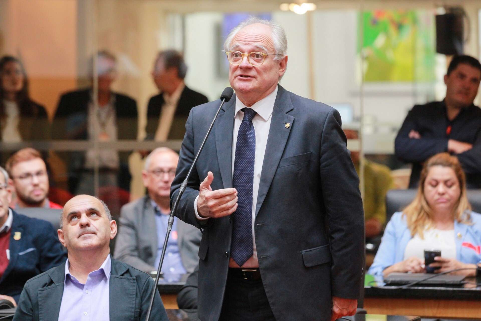 Deputado Dr Vicente durante a audiência