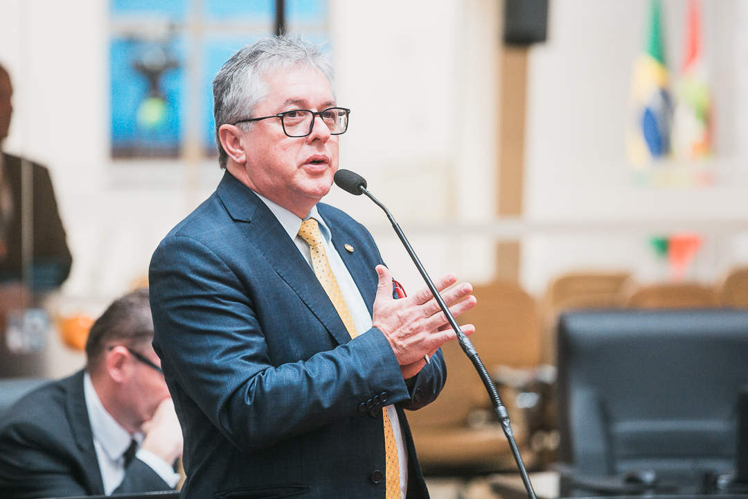 - Deputado Tiago Zilli (MDB)