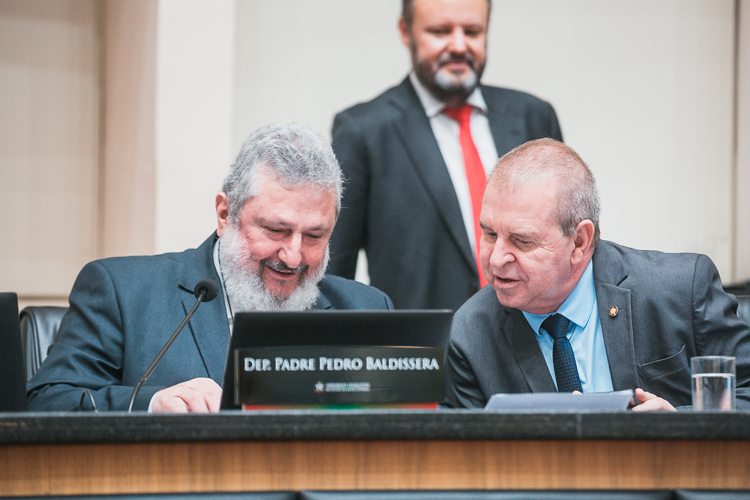 - Deputado Padre Pedro Baldisera (PT)
 - Deputado Maurício Eskudlark (PL)