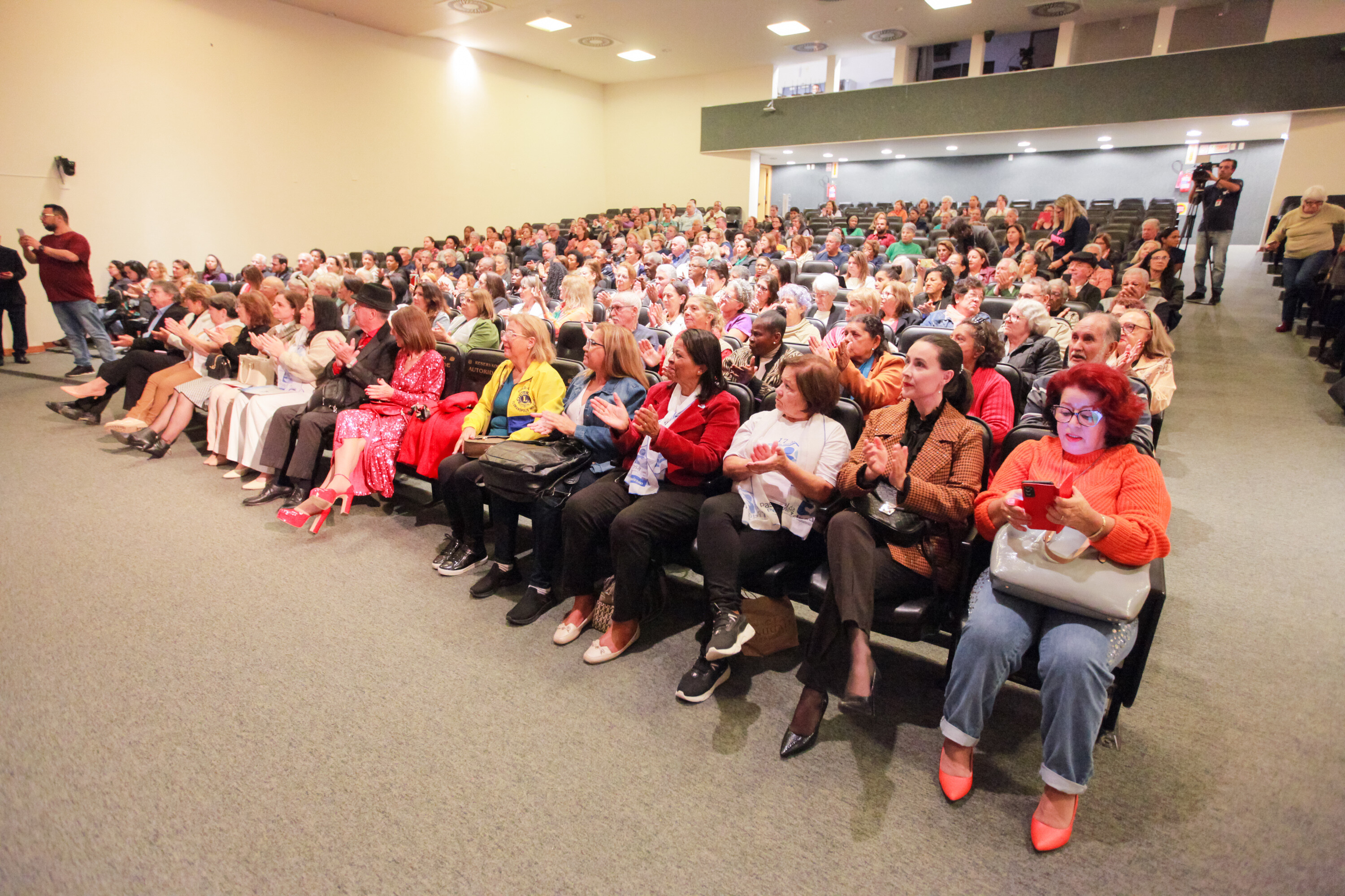 Auditório lotado para debater o etarismo
