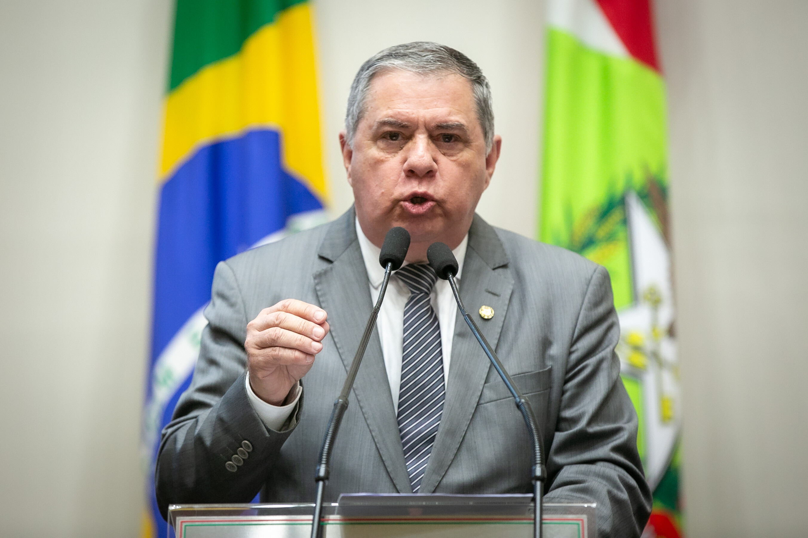 Dinheiro parado no FIA e pagamento de obras interrompidas destacam sessão