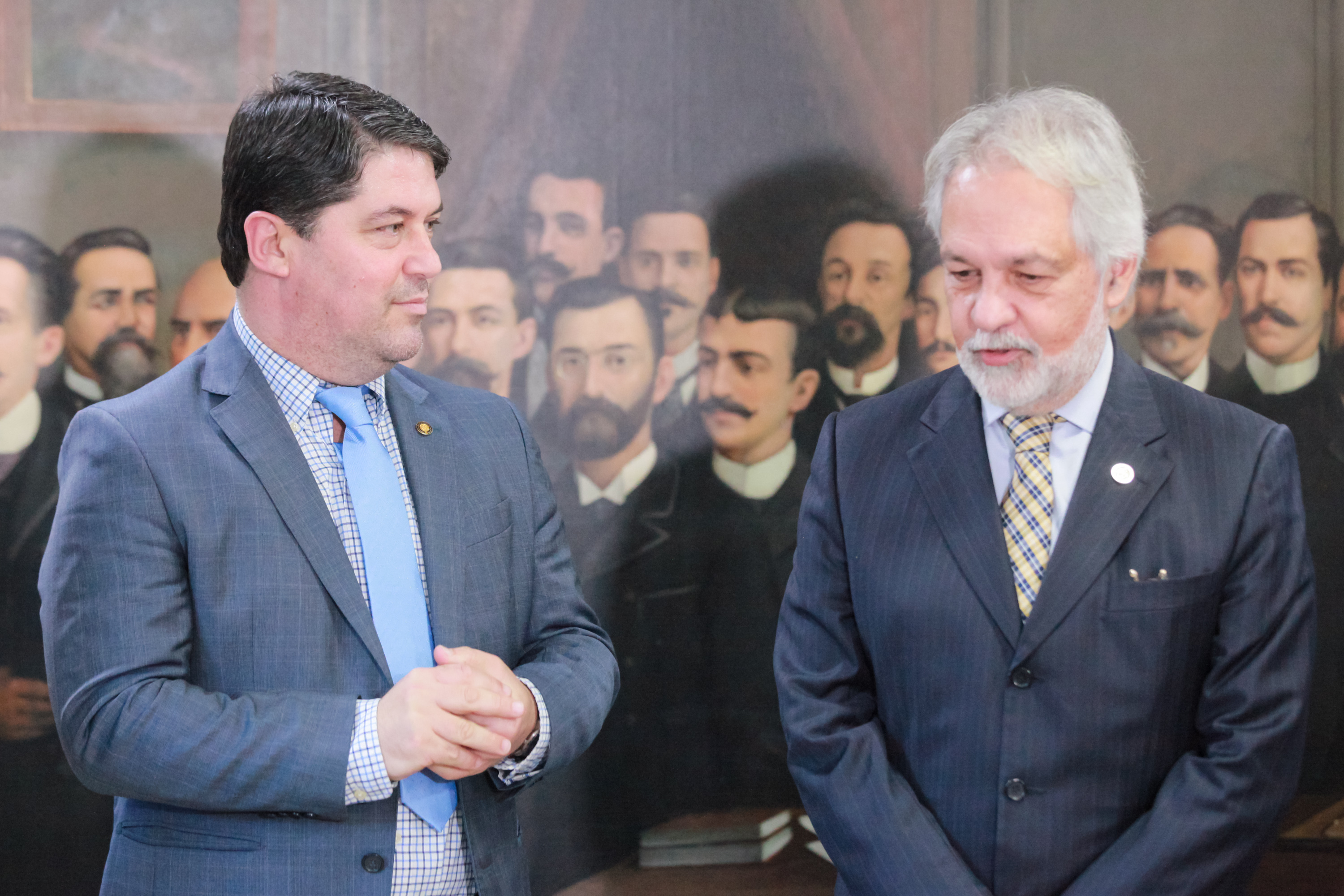 Deputado Emerson Stein entrega homenagem ao Desembargador João Henrique Blasi