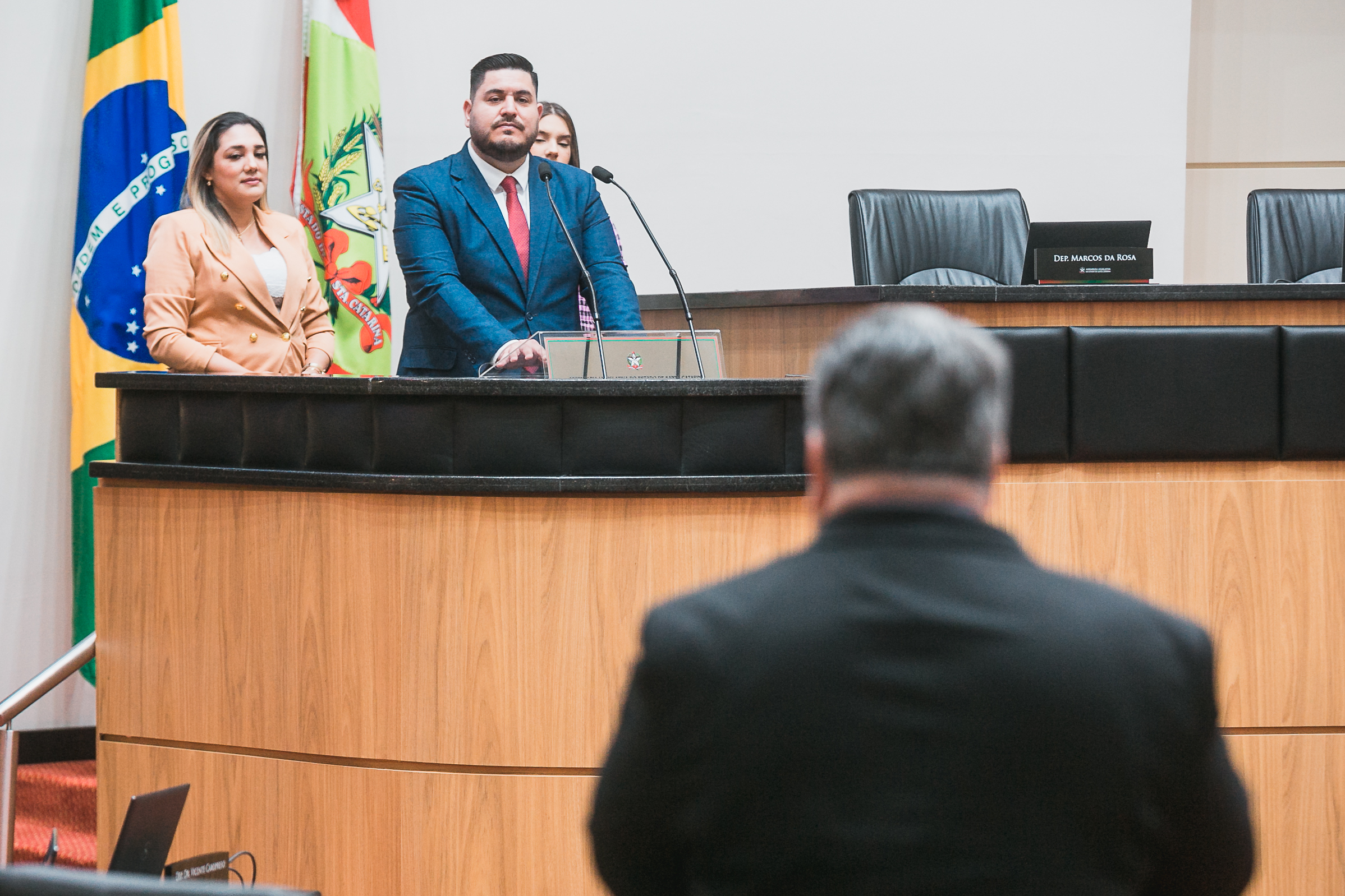 Suspensão de Sessão - Pastor Jorge Carrasco