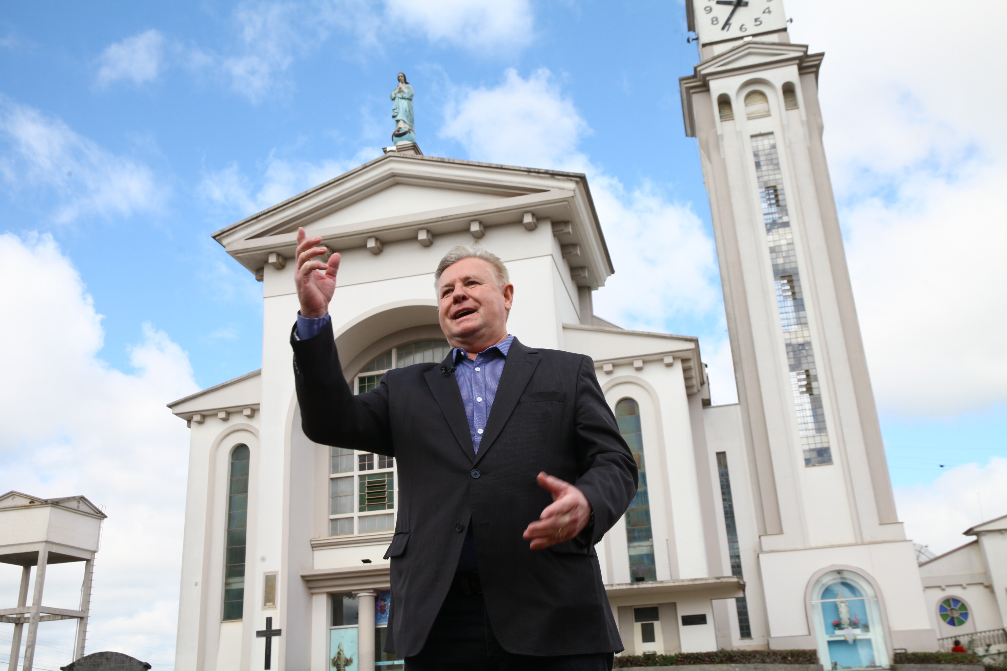 Deputado Nilso Berlanda, em frente à Igreja Matriz de Curitibanos