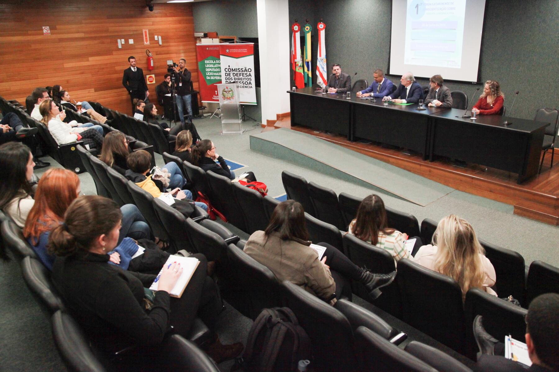 Fórum debate avanços na legislação para pessoas com fissura labiopalatina