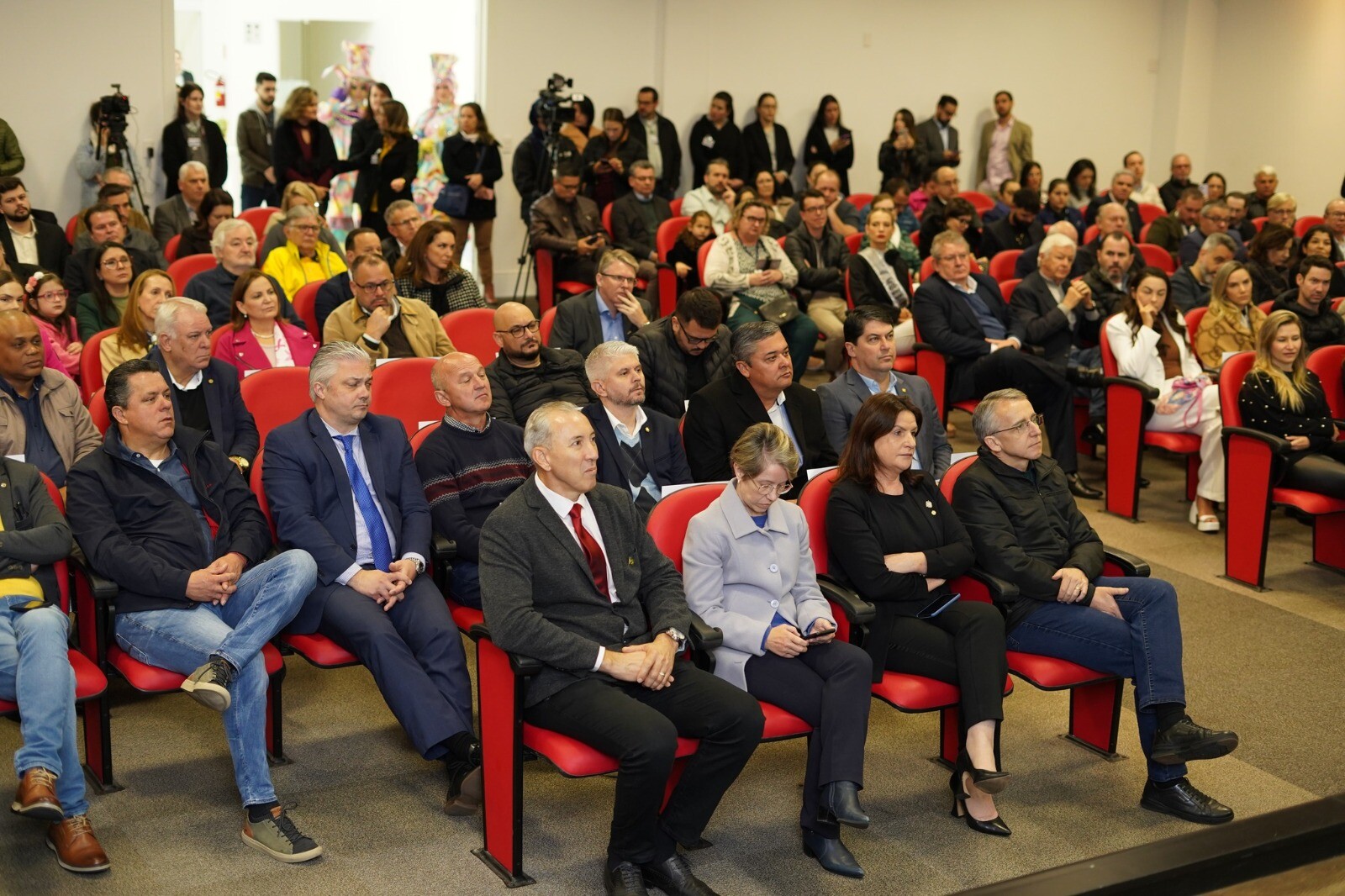 Foto: Deputado Ivan Naatz e diversas autoridades participaram do ato inaugural em Blumenau. (Divulgação).