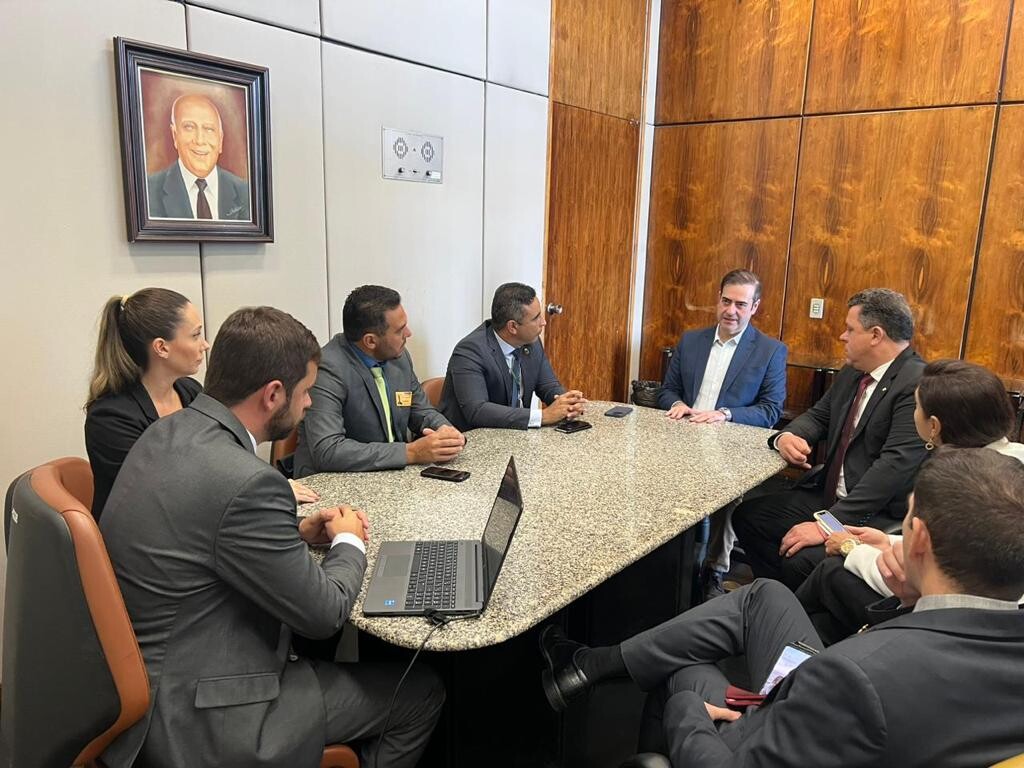 Reunião no gabinete do Comando da Marinha do Brasil para tratar do projeto de regulamentação de recifes artificiais, de autoria do deputado Ian Naatz