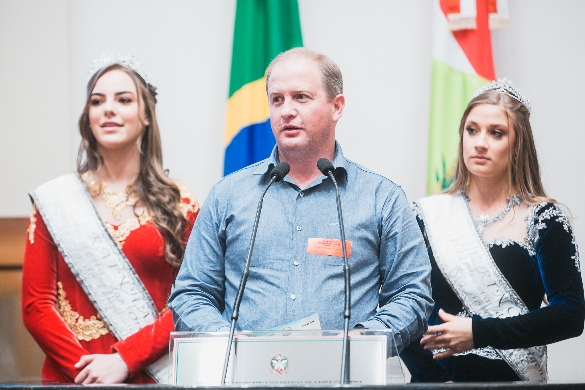 Vice-prefeito Acácio Cesar Mees e realeza