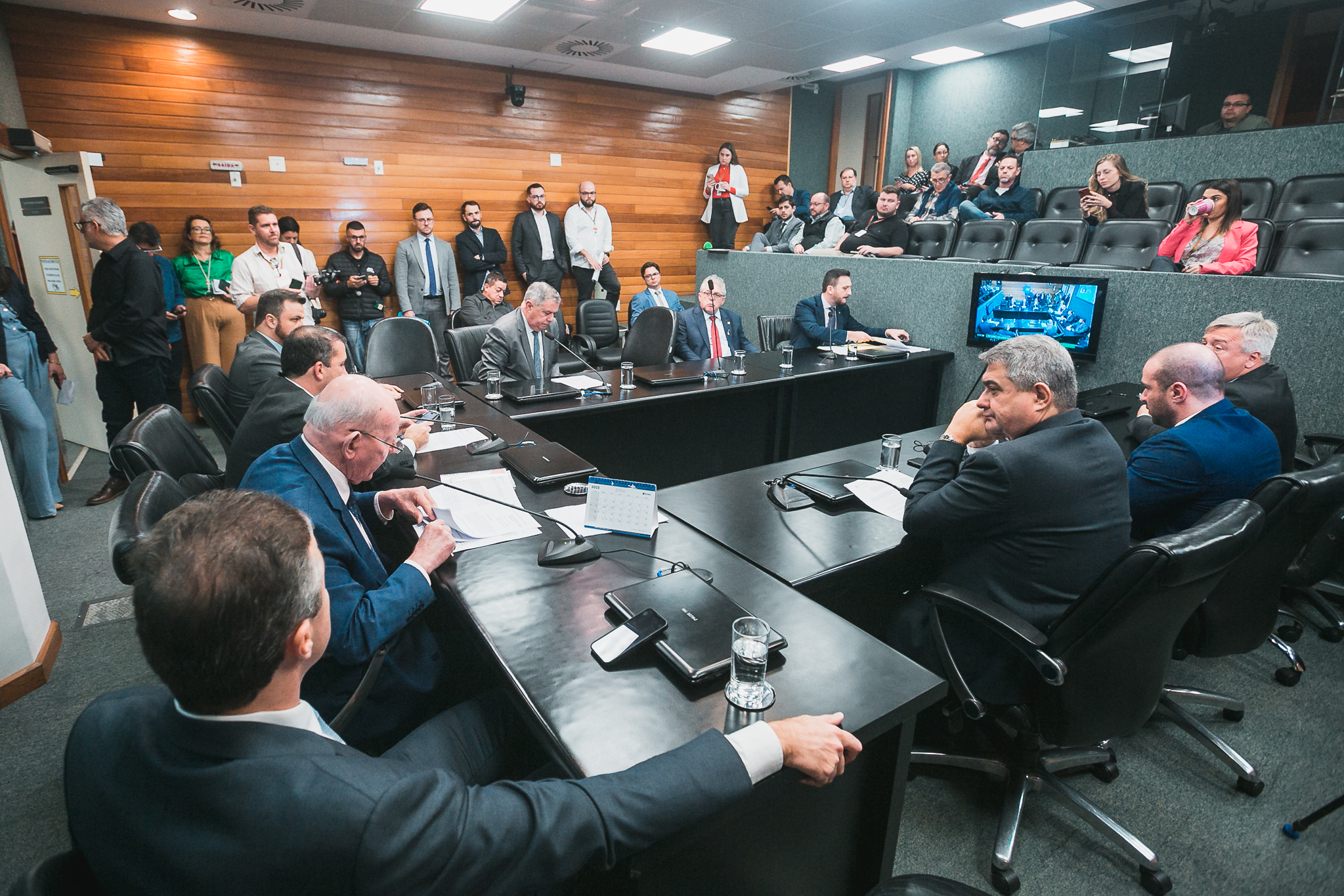 Comissão Conjunta - CCJ e Finanças e Tributação