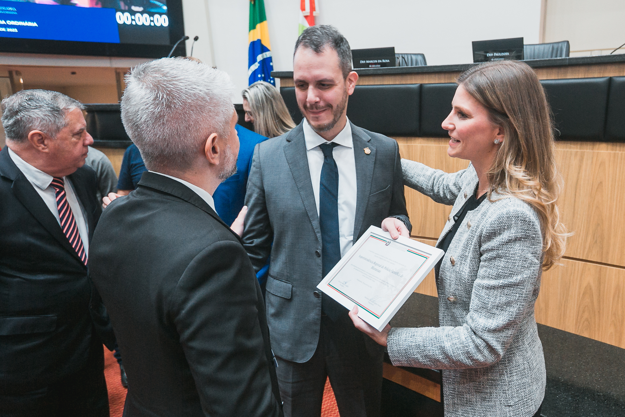 Suspensão de Sessão com Entrega de Moção- Dep. Delegado Egidio - Polícia Científica