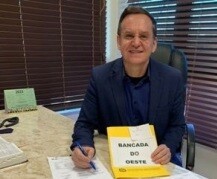 Deputado Miotto assinou as propostas coletivas da Bancada do Oeste para o PL da LDO 2024 FOTO: Ascom deputado Jair Miotto
