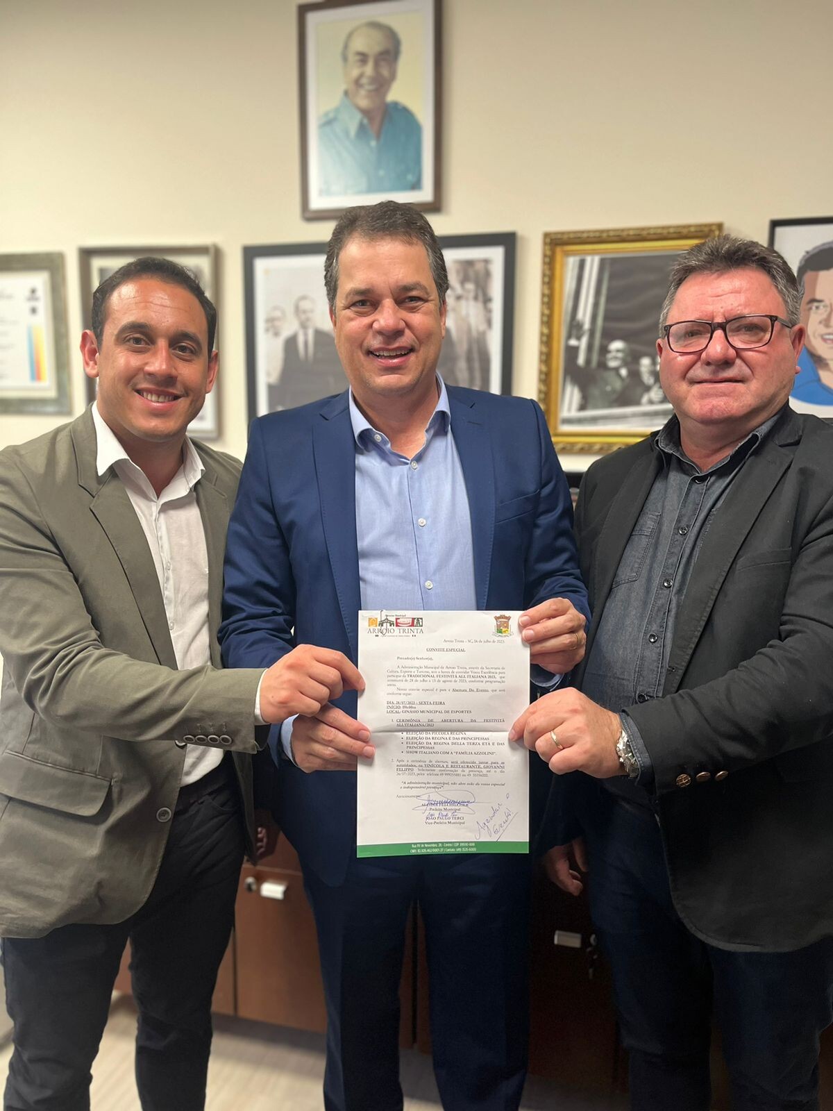 Deputado Rodrigo Minotto e lideranças de Arroio Trinta