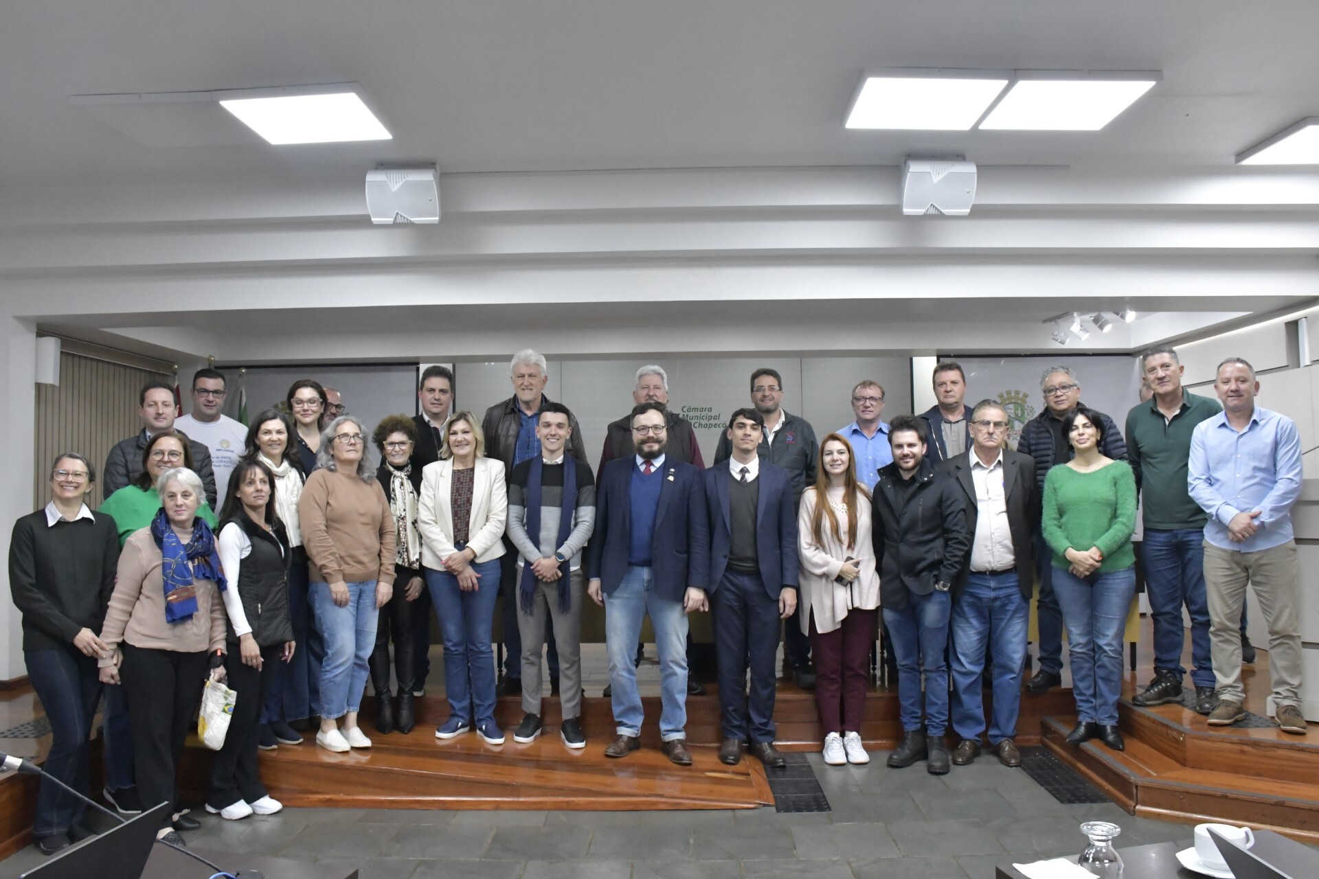 Deputada Ana Campagnolo e lideranças de Chapecó FOTO: assessoria da Câmara Municipal de Chapecó