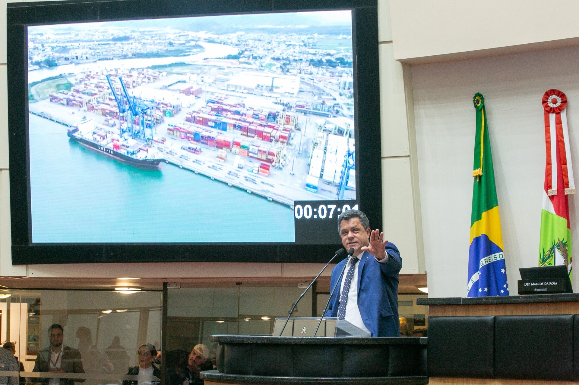 Deputado Ivan Naatz fez comparações entre o porto público de Itajaí e o porto privatizado de Navegantes