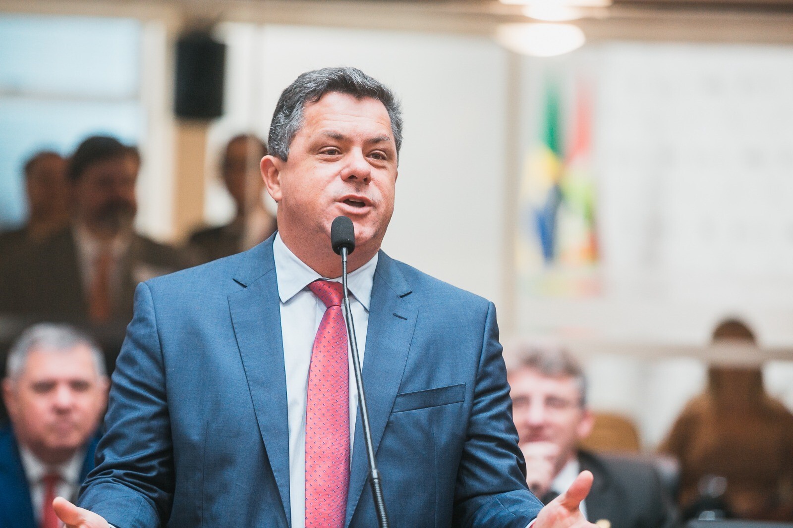 Deputado Ivan Naatz (PL): irregularidades e objetivos eleitorais.