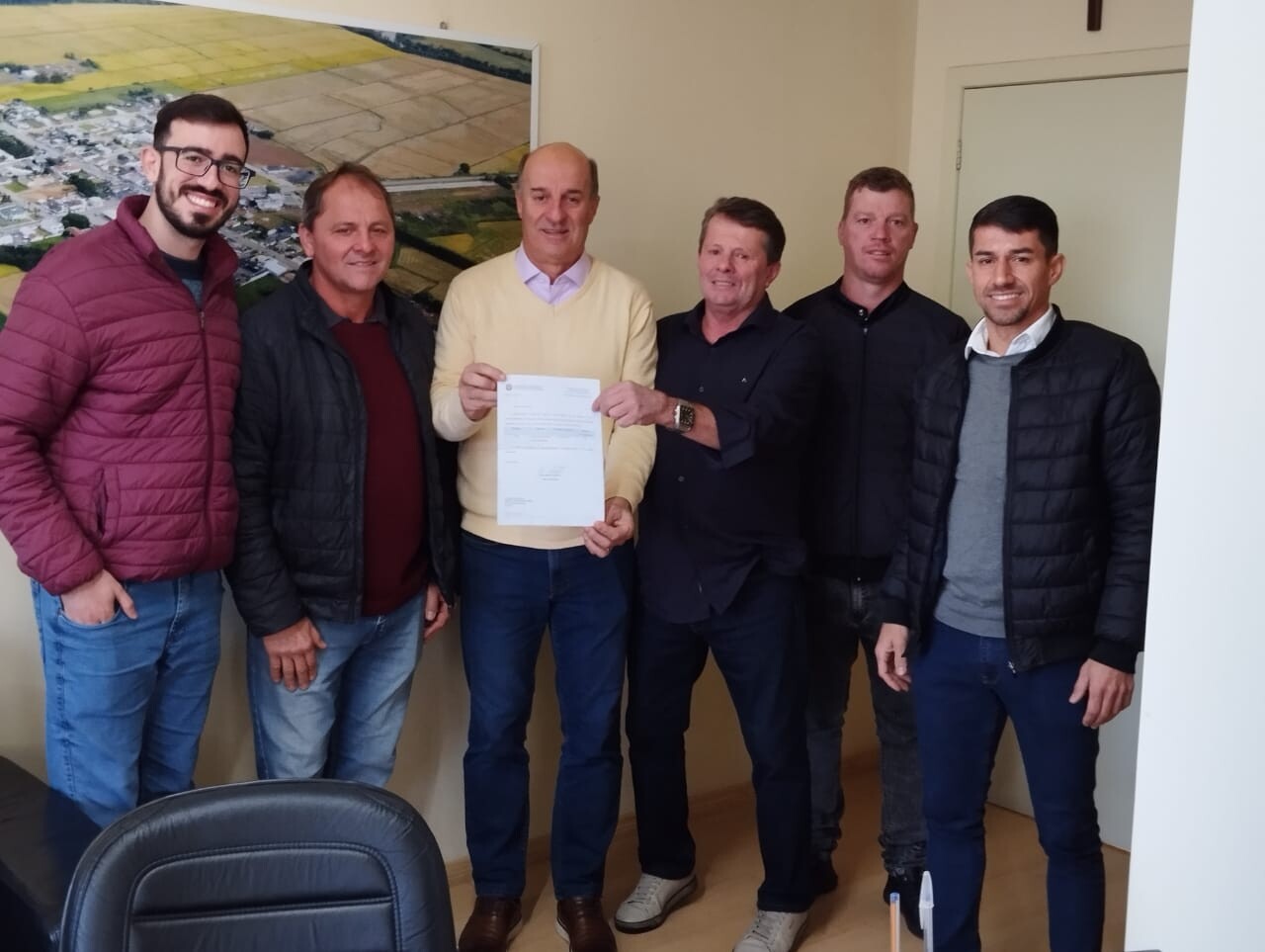 Deputado José Milton Scheffer e lideranças de Ermo