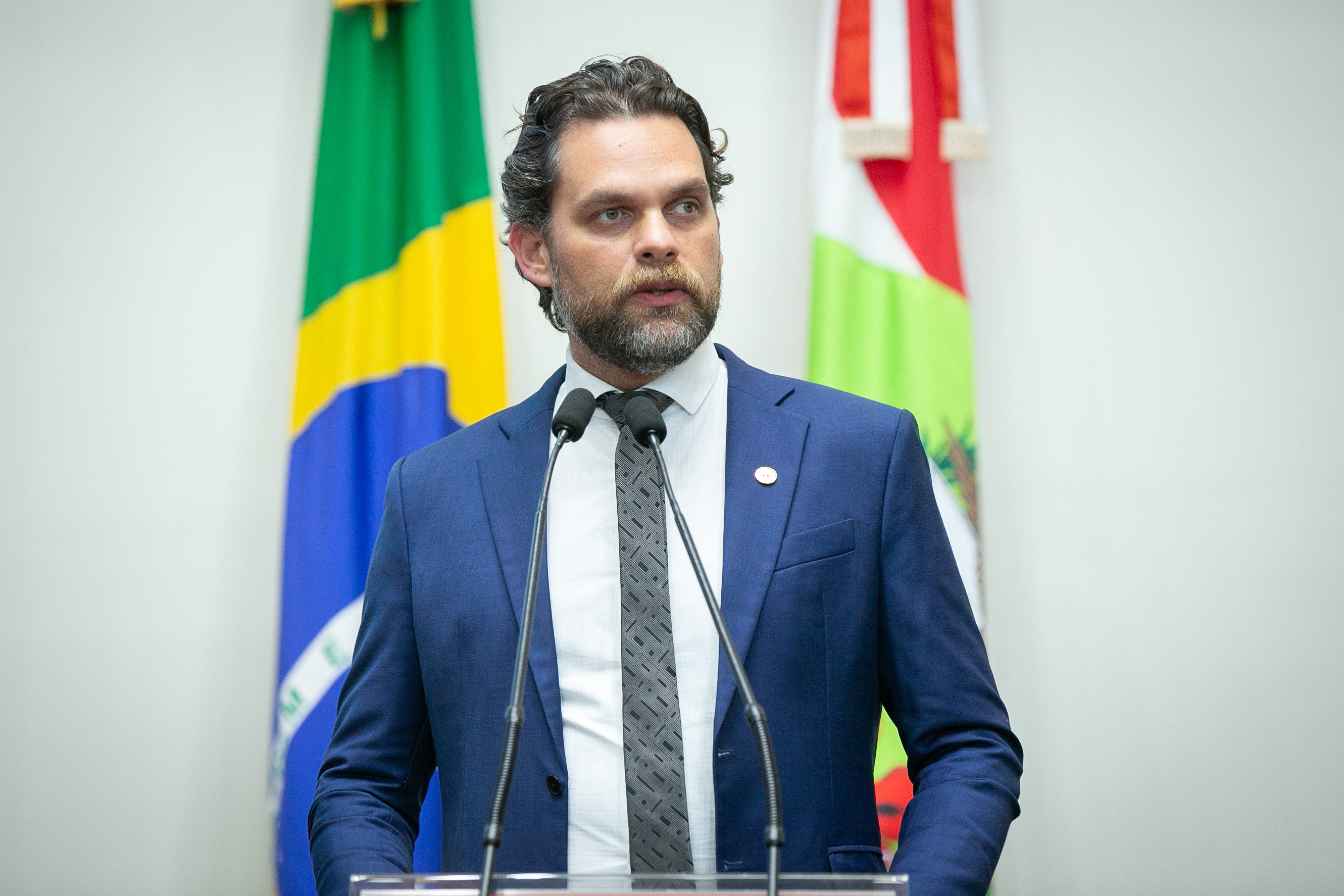 INTERRUPÇÃO DA SESSÃO - Deputado Goura