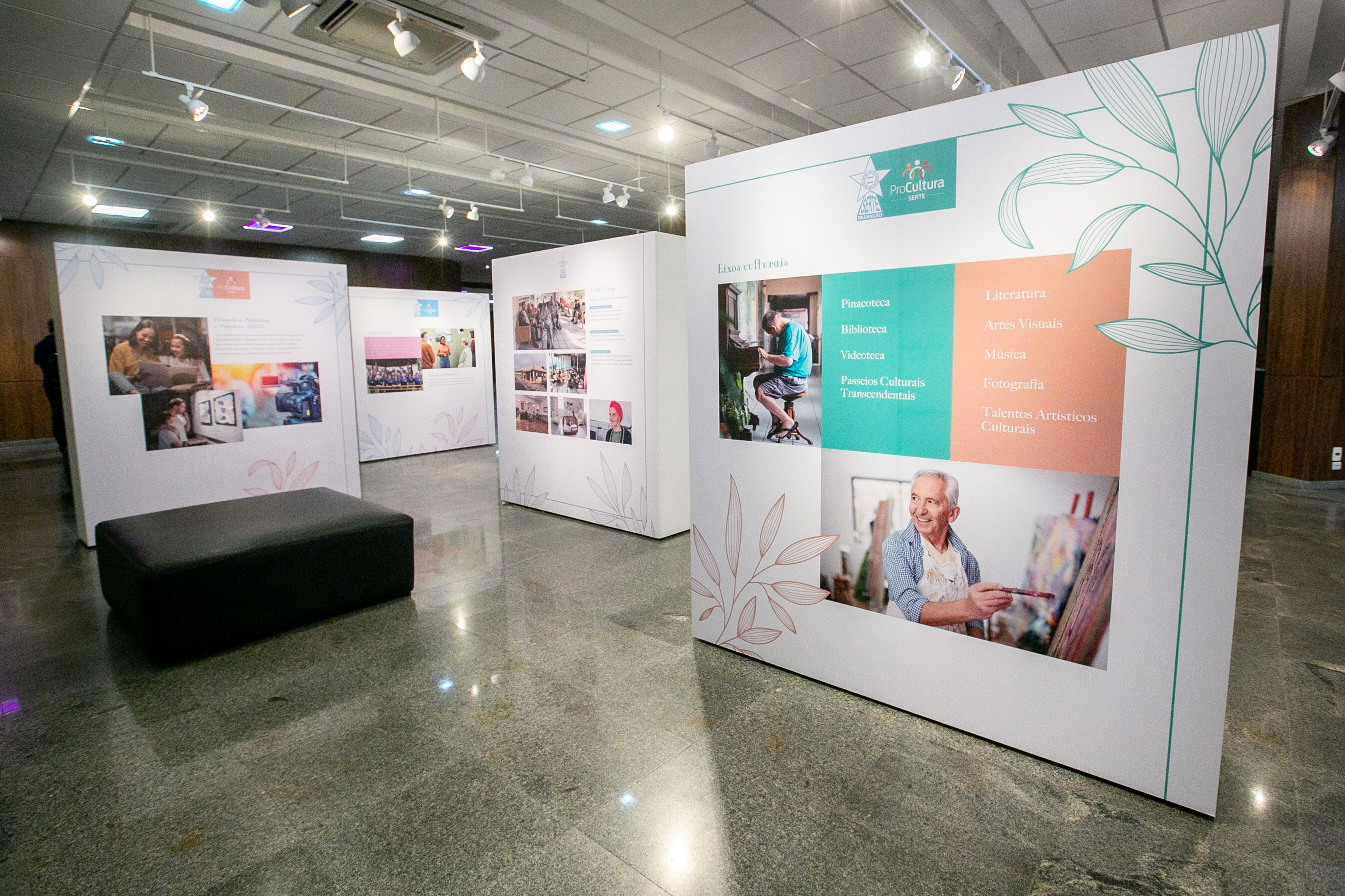 Mostra institucional foi aberta nesta segunda (7) e prossegue até o dia 18, no hall do Palácio Barriga Verde