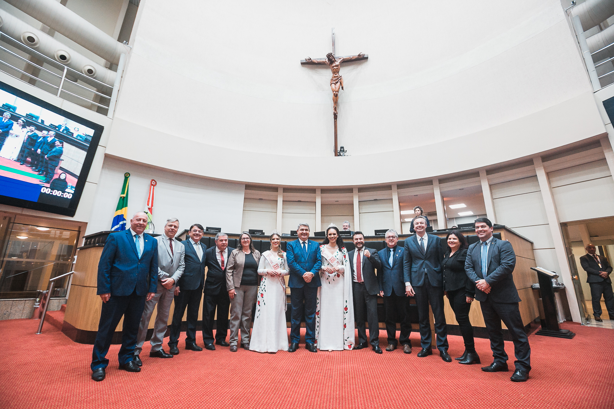Suspensão de Sessão - Vice-Prefeita e Realeza de São Joaquim convidam para a Festa Nacional da Maçã