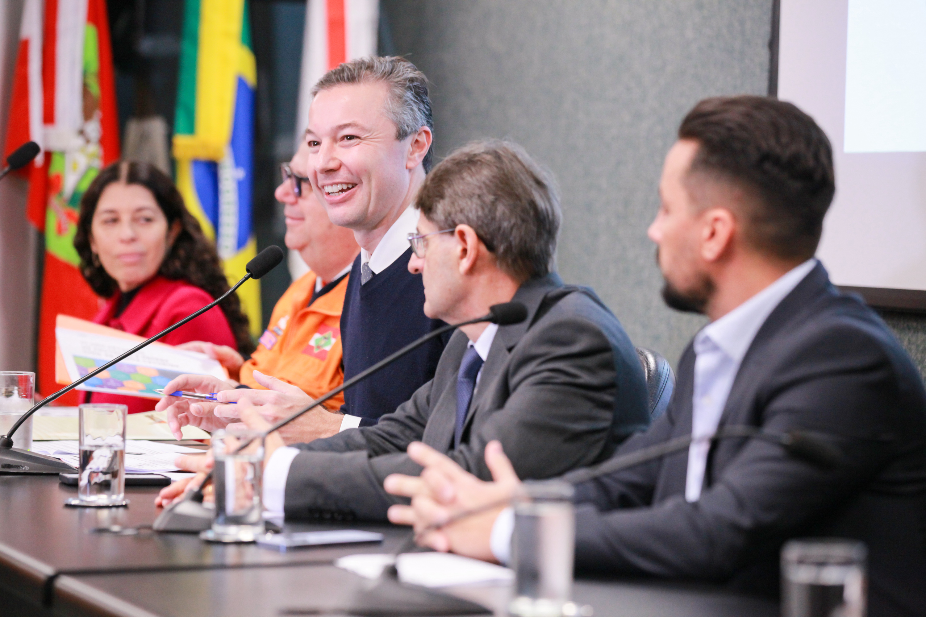 Audiência Pública para discutir a atuação do Estado nas ações da Defesa Civil nos Município