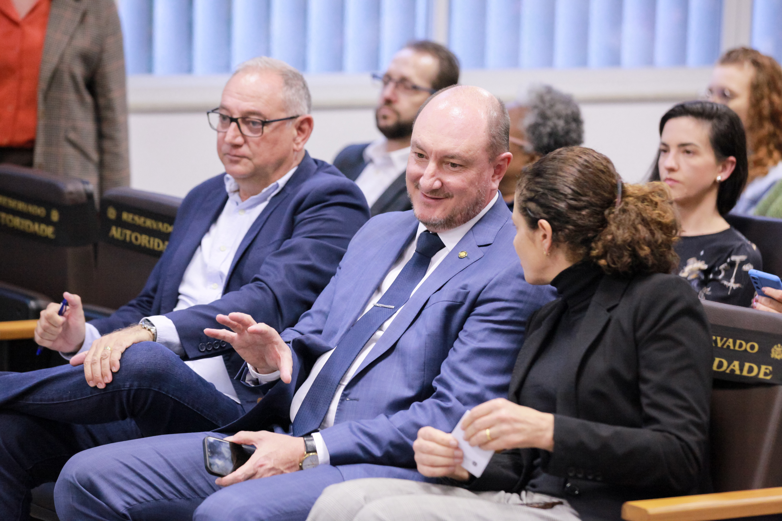 ESCOLA DO LEGISLATIVO - Deputado Mauro de Nadal apresenta palestra na GranFpólis