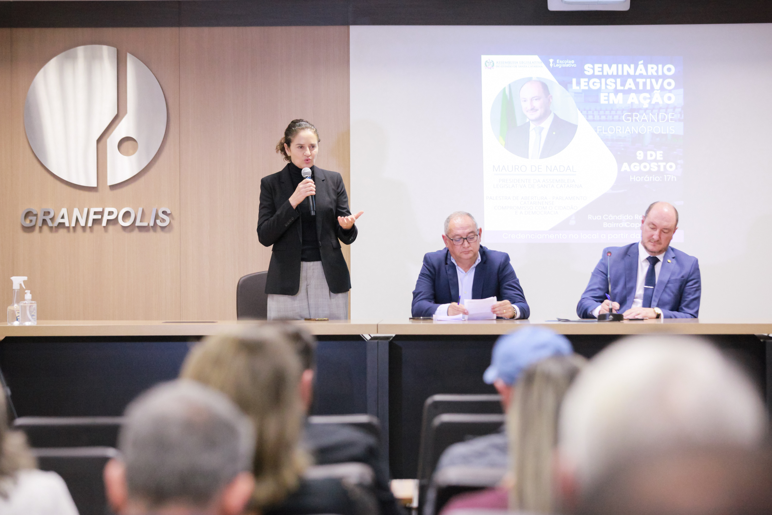 ESCOLA DO LEGISLATIVO - Deputado Mauro de Nadal apresenta palestra na GranFpólis