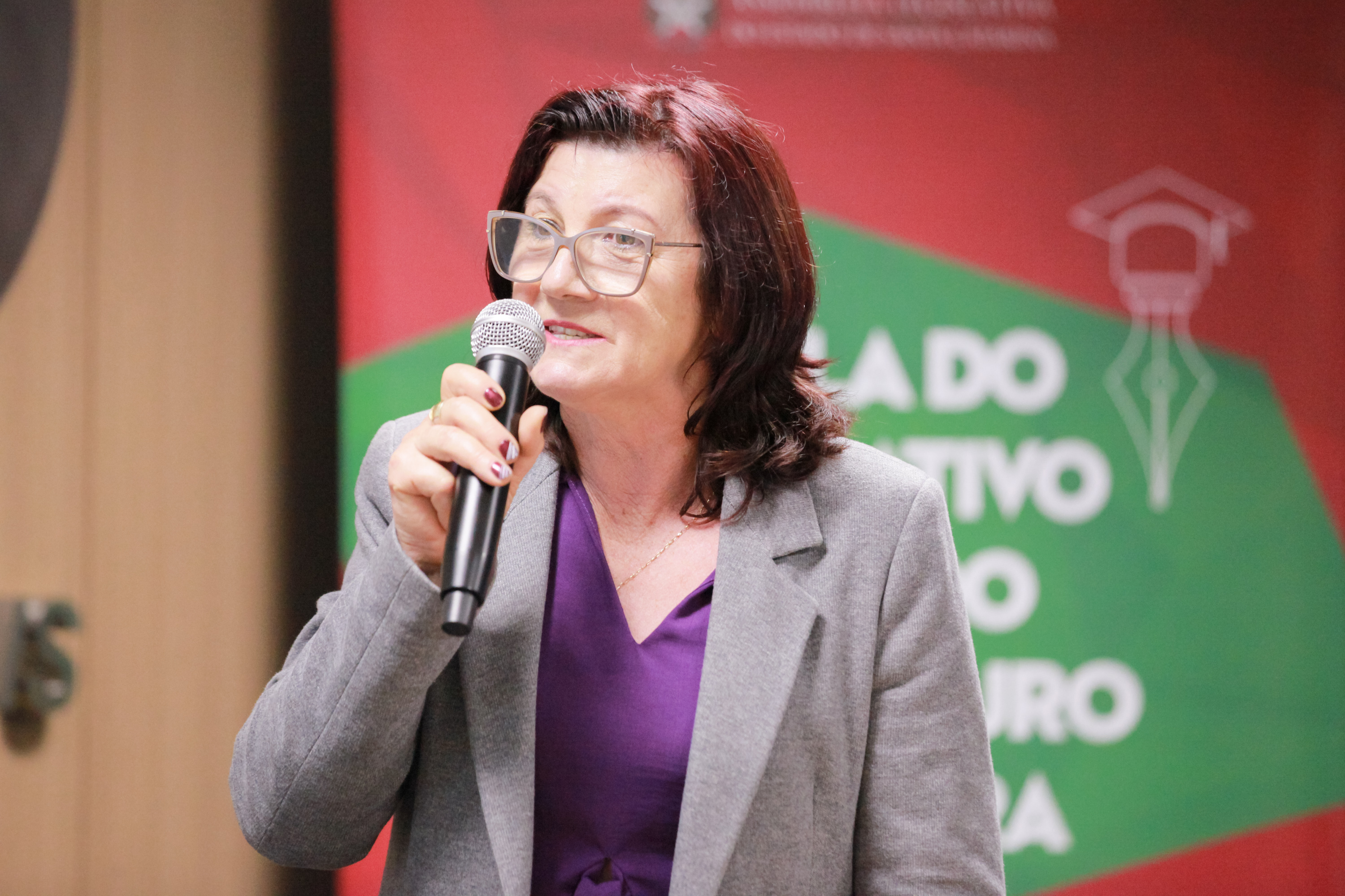 ESCOLA DO LEGISLATIVO - Deputado Mauro de Nadal apresenta palestra na GranFpólis