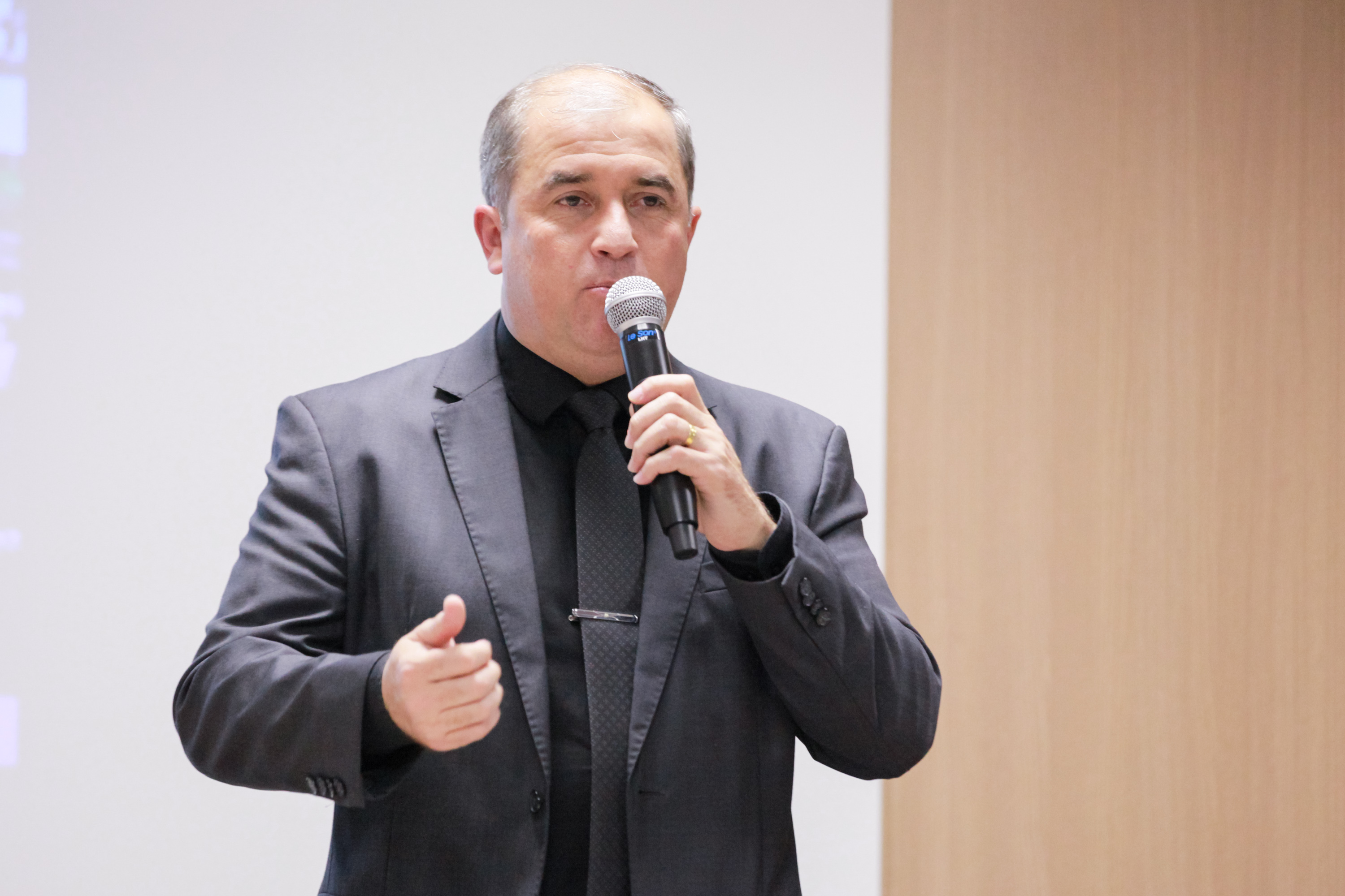 ESCOLA DO LEGISLATIVO - Deputado Mauro de Nadal apresenta palestra na GranFpólis