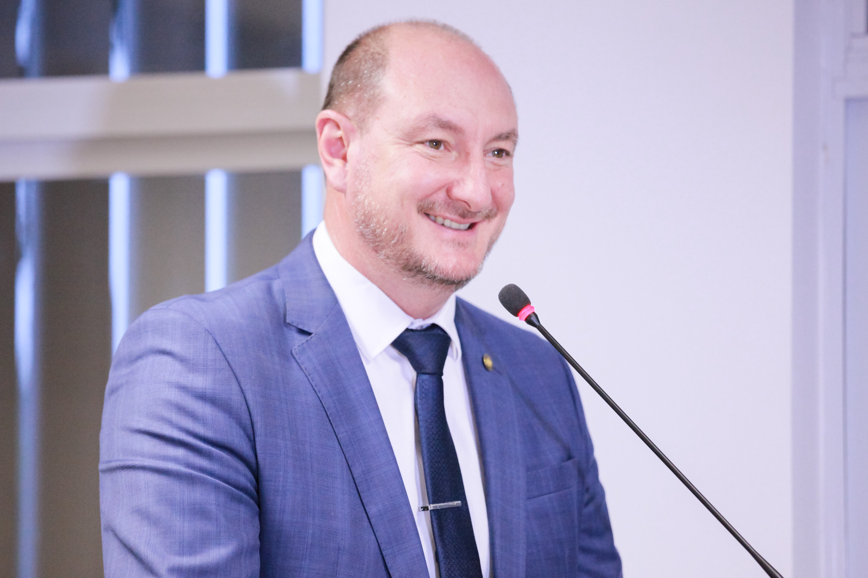 ESCOLA DO LEGISLATIVO - Deputado Mauro de Nadal apresenta palestra na GranFpólis
