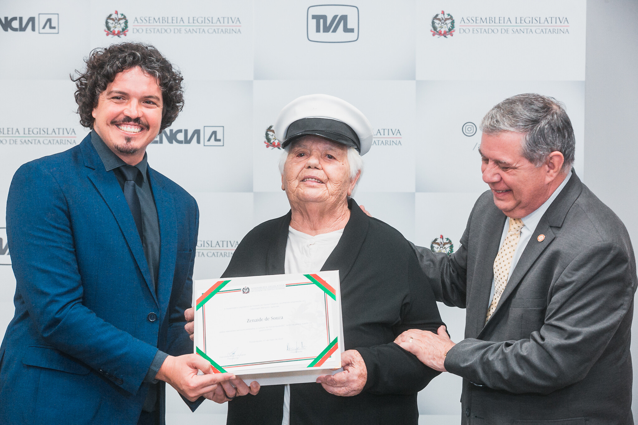Dona Zenaide de Souza é homenageada pela Assembleia Legislativa