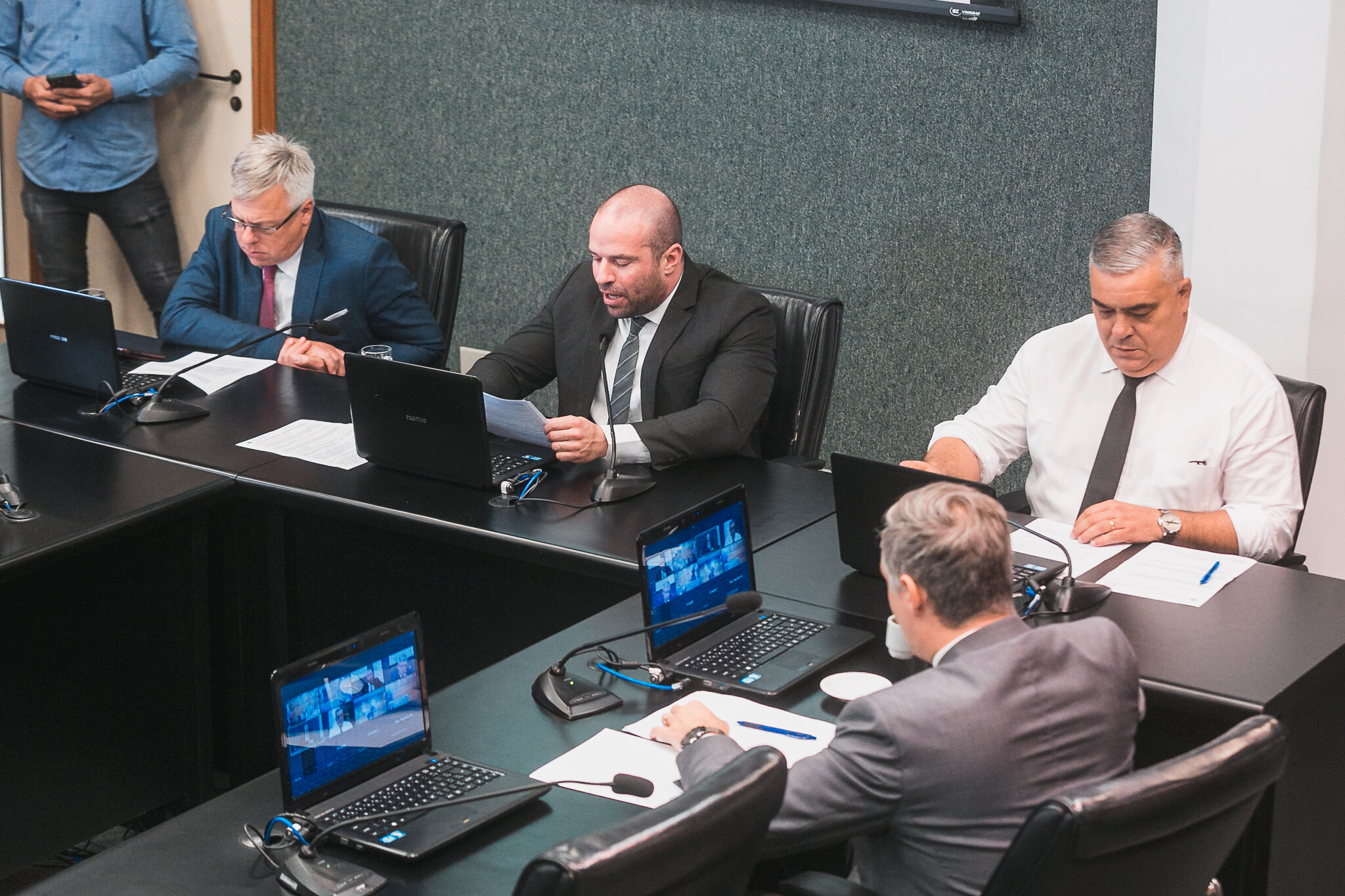 Comissão aprova projetos sobre exames para CNH e alvará dos bombeiros